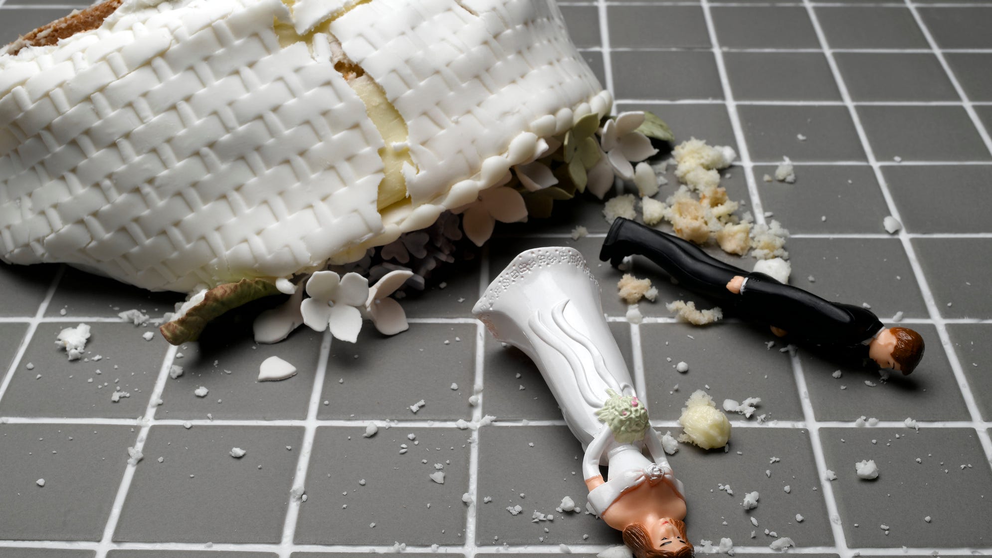 WATCH: Groom ‘aggressively’ throws whole wedding cake at bride and ignites outrage