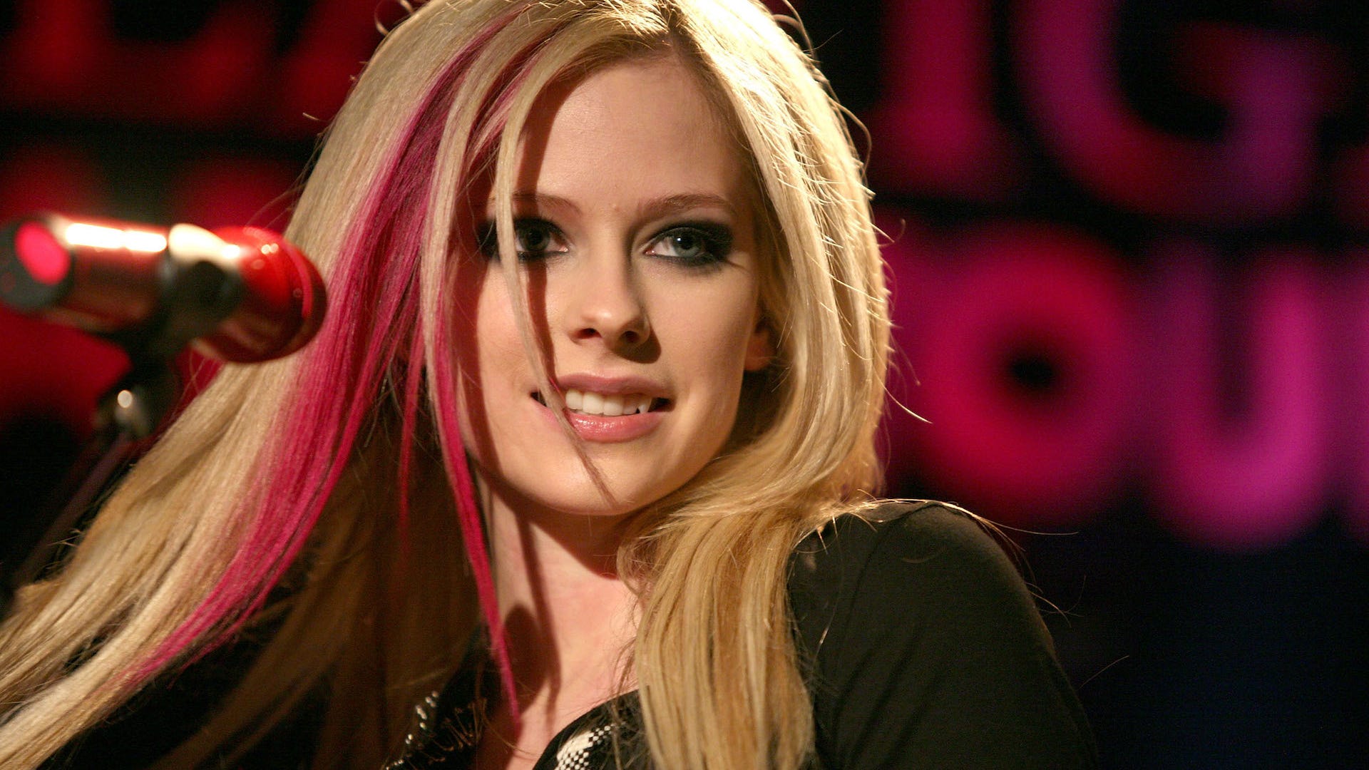 Watch Avril Lavigne team up with 'Sk8er Boi' Tony Hawk for a throwback tribute