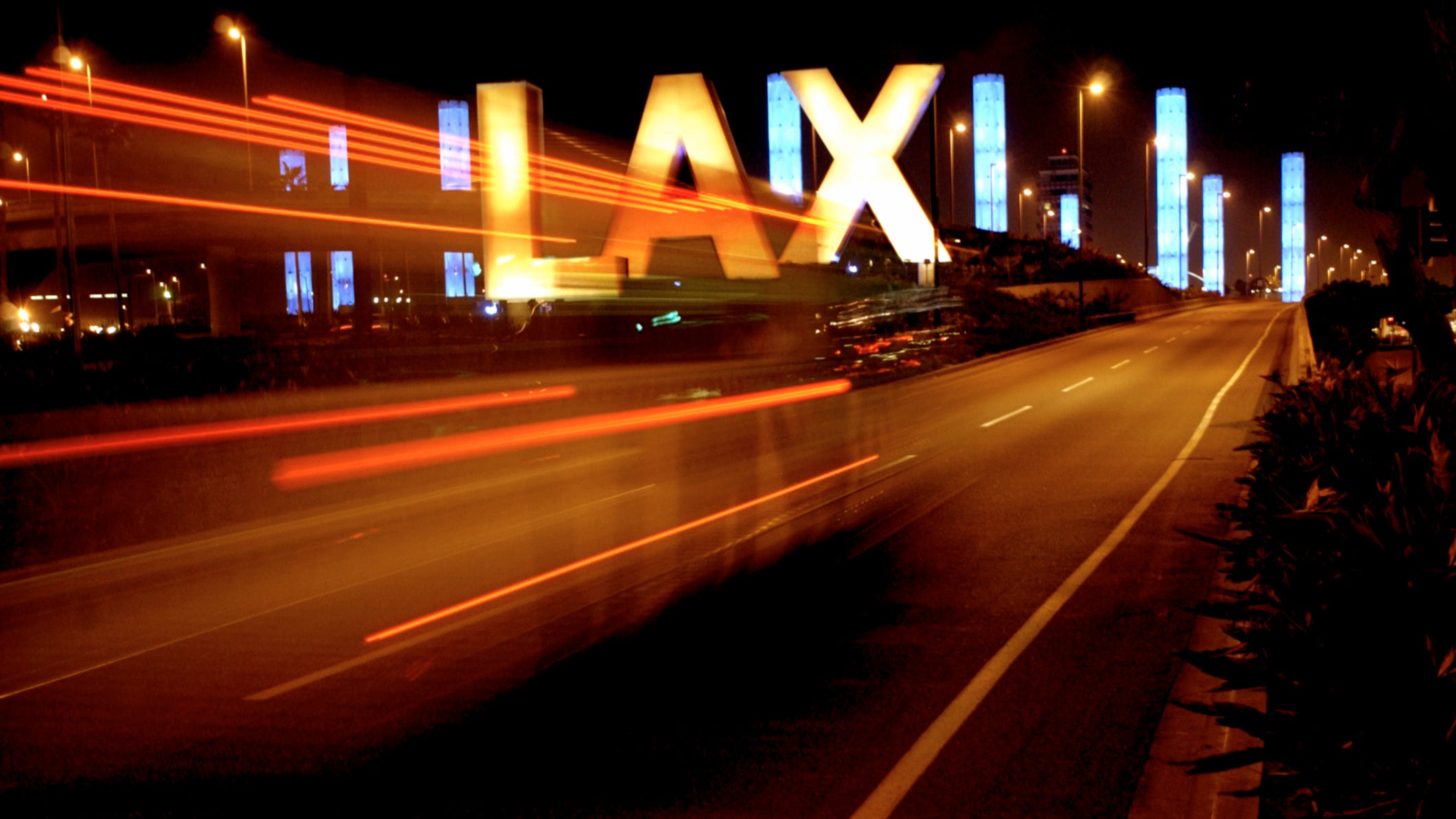 Spirit Airlines cancels hundreds of flights leaving LAX passengers to scramble