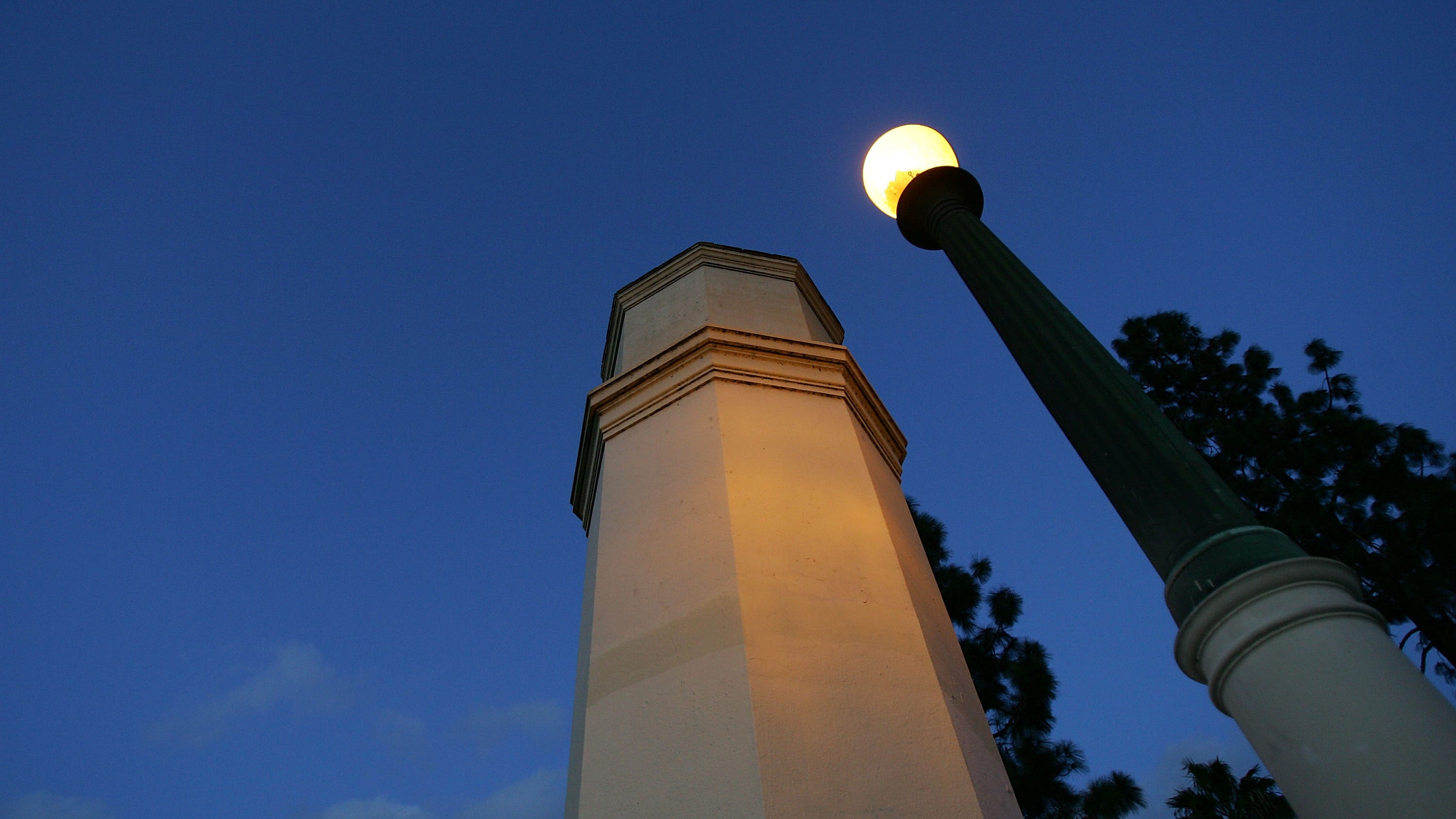 L.A. to remove rest of historic street lights following thefts from Viaduct