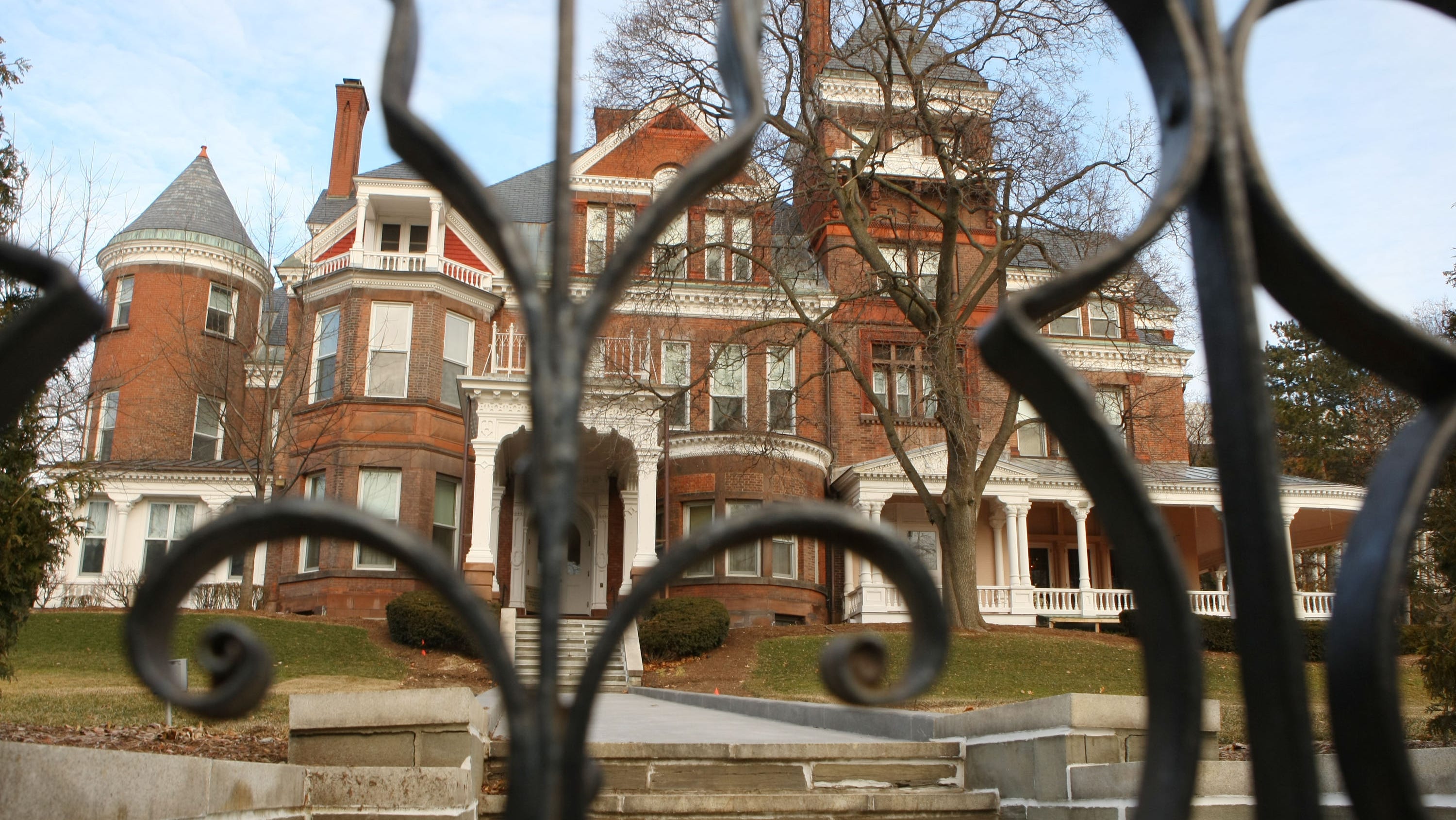 Aide who accused Cuomo of groping her at mansion speaks out in new interview