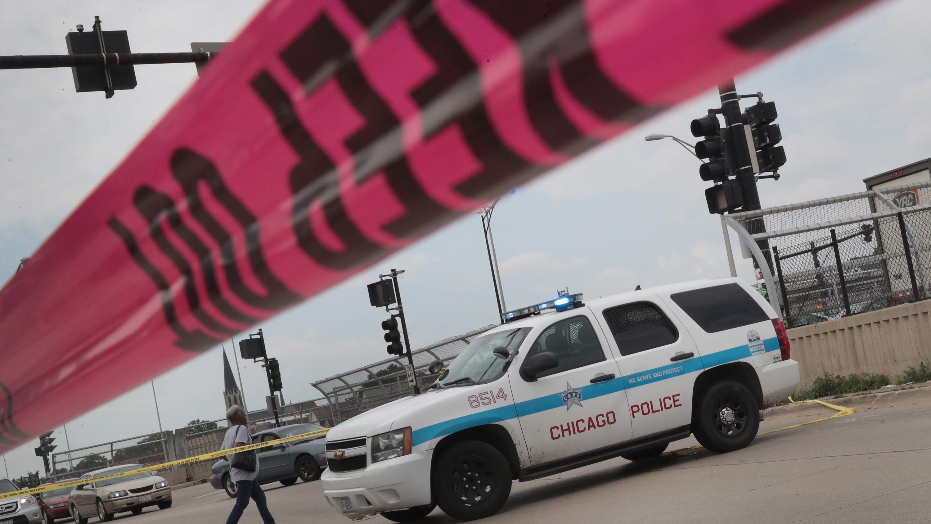 Minor injuries to Chicago police officer reported after their SUV was attacked in Portage Park