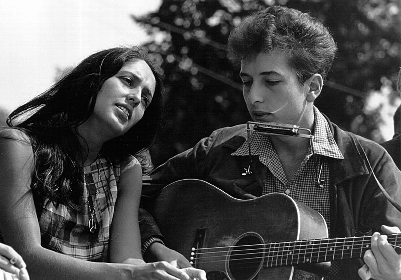 Dylan joined by fellow folk singer Joan Baez during a civil rights rally on August 28, 1963 in Washington D.C. 