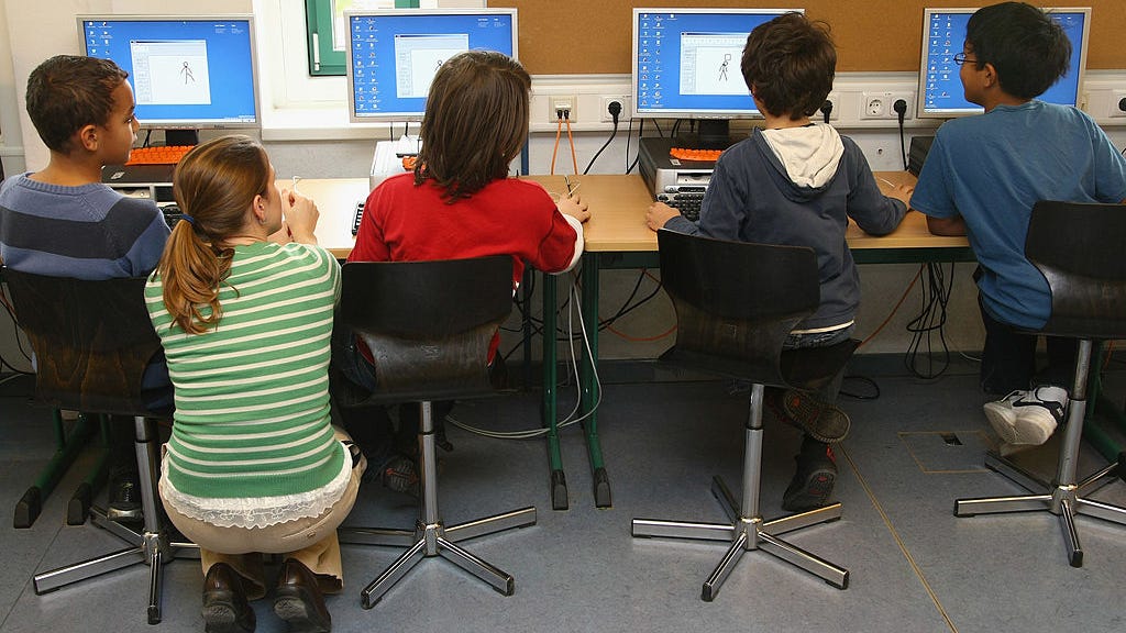 New study: Students who learn virtually could be damaging eyesight