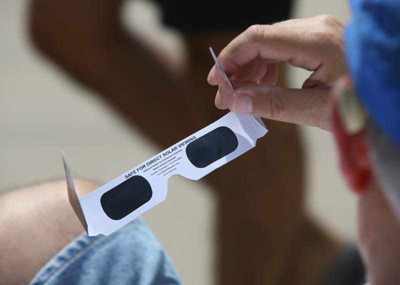 Eclipse viewing glasses