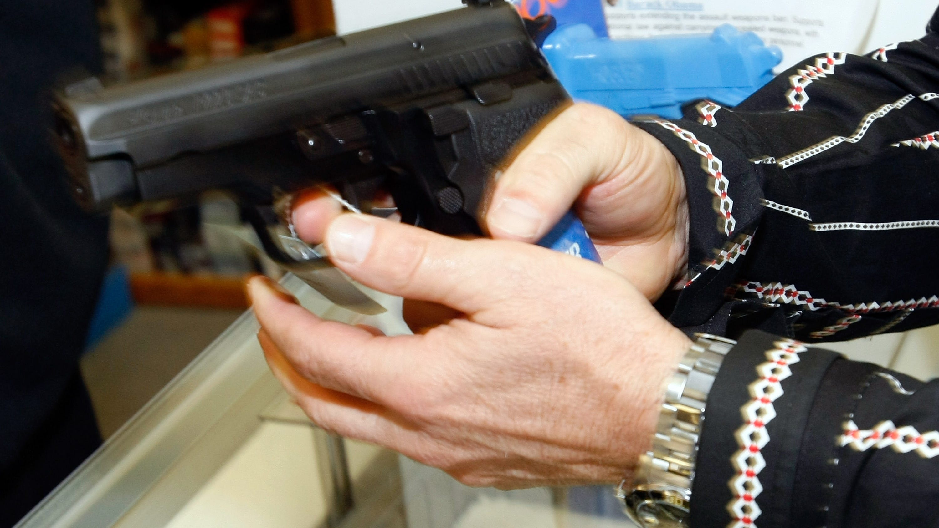 Corte Suprema anula ley de Nueva York que restringía el porte de armas ocultas en público