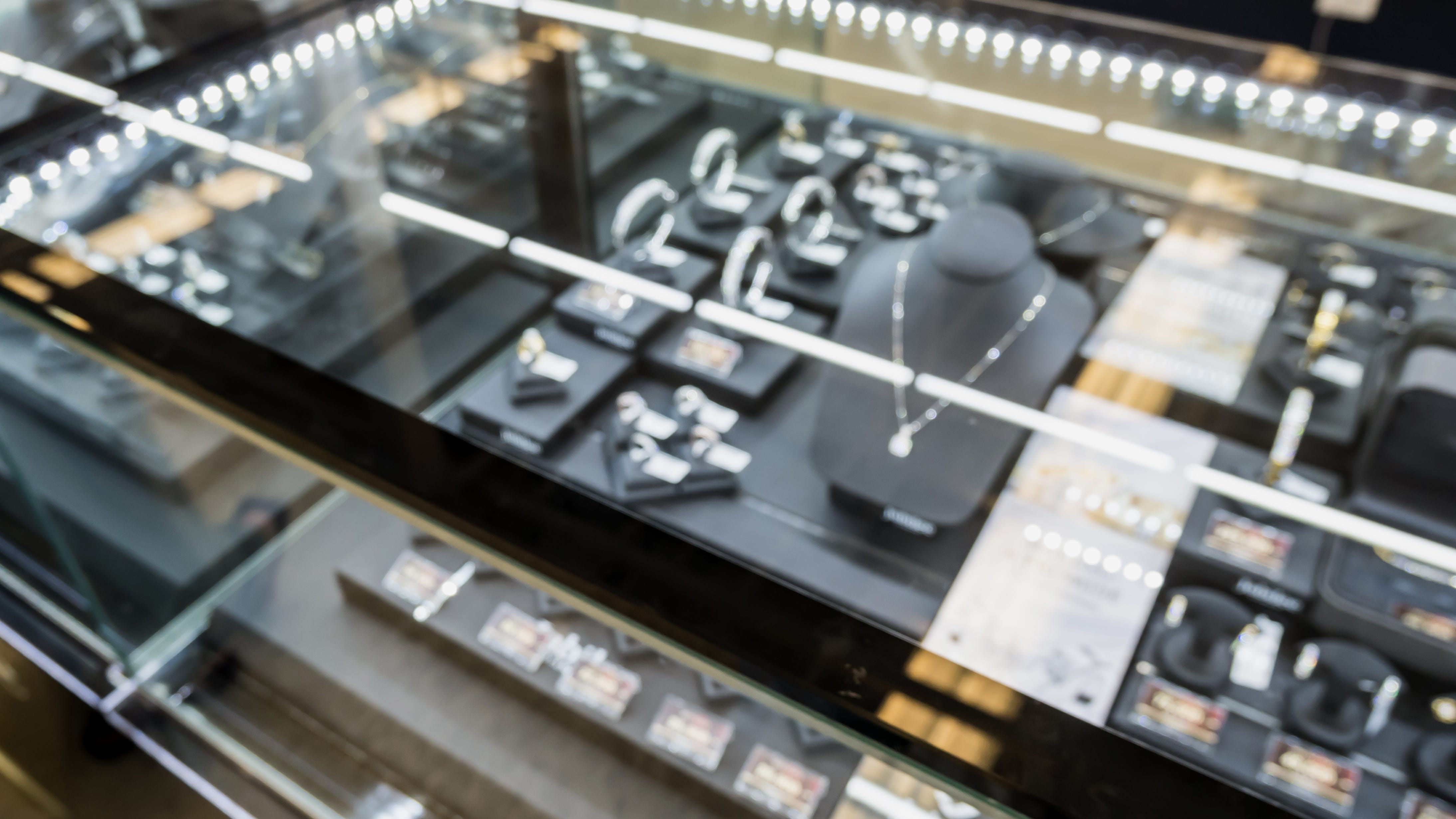 North Side jewelry store robbed: CPD