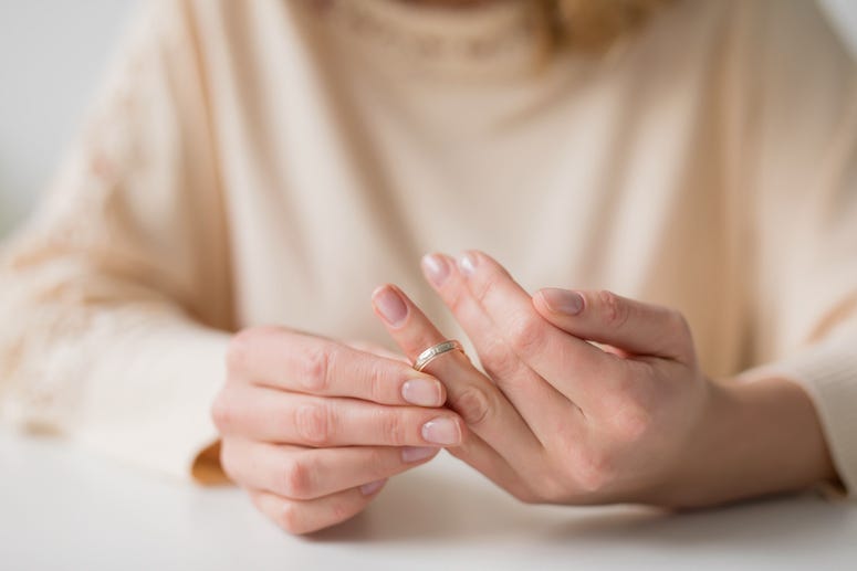 Woman, Wedding ring