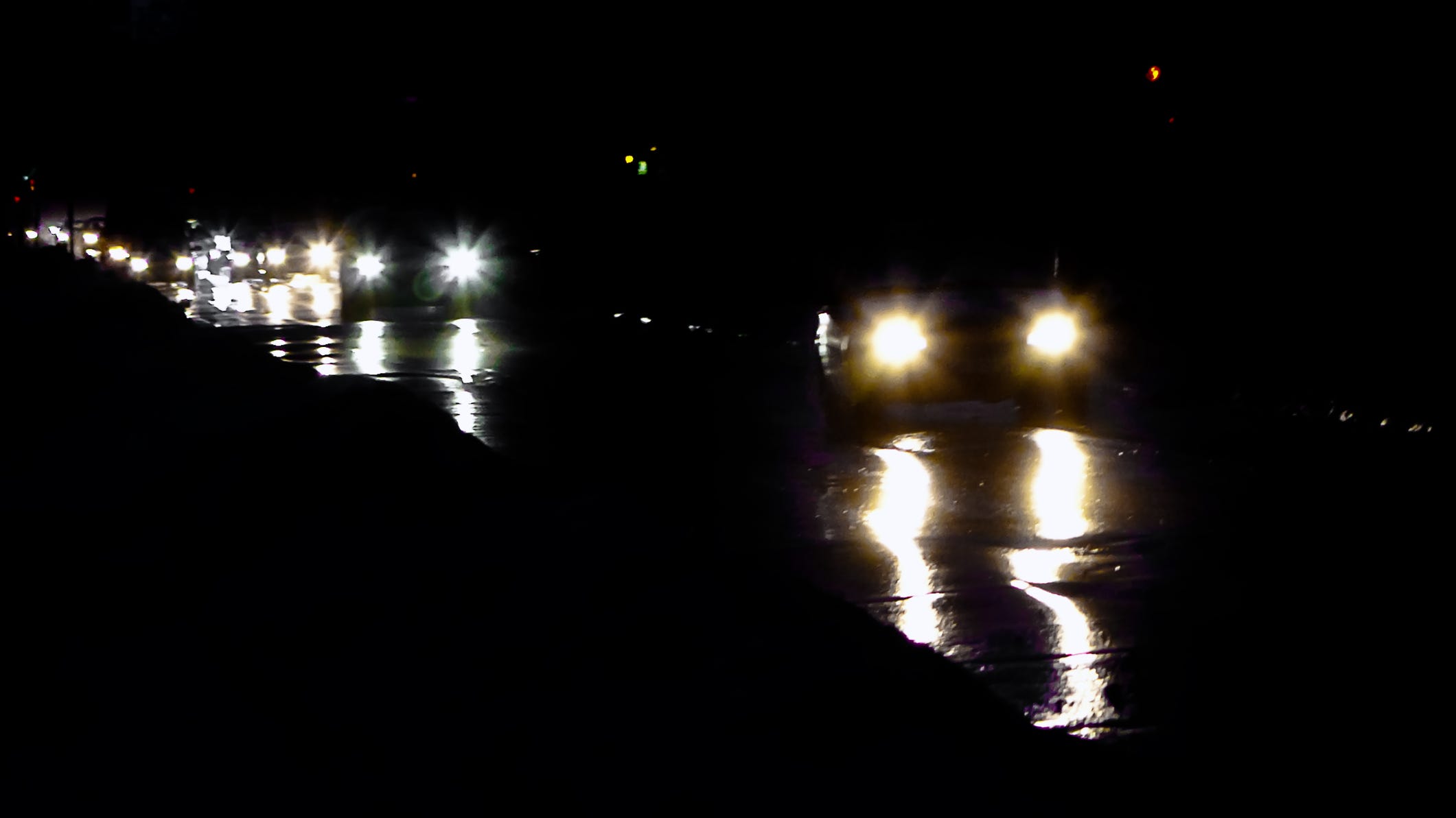 US approves adaptive headlights that won’t produce glare for fellow drivers