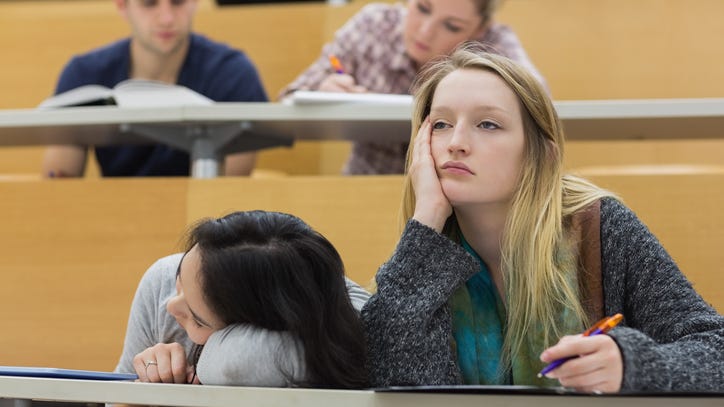 Study: early morning classes for college students lead to bad grades