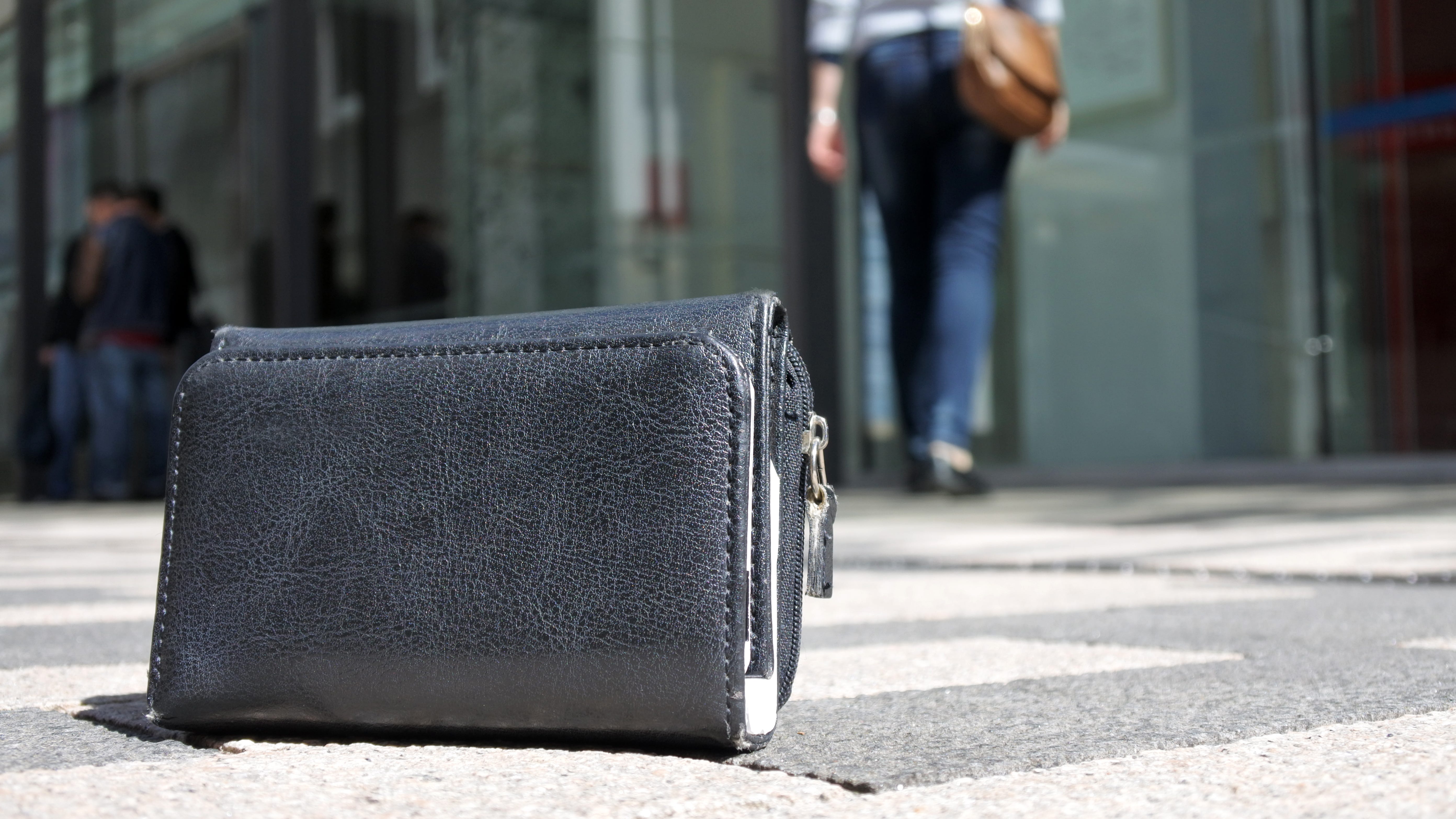 Strangers raise $17,000 for teen after he finds woman's purse in parking lot and returns it