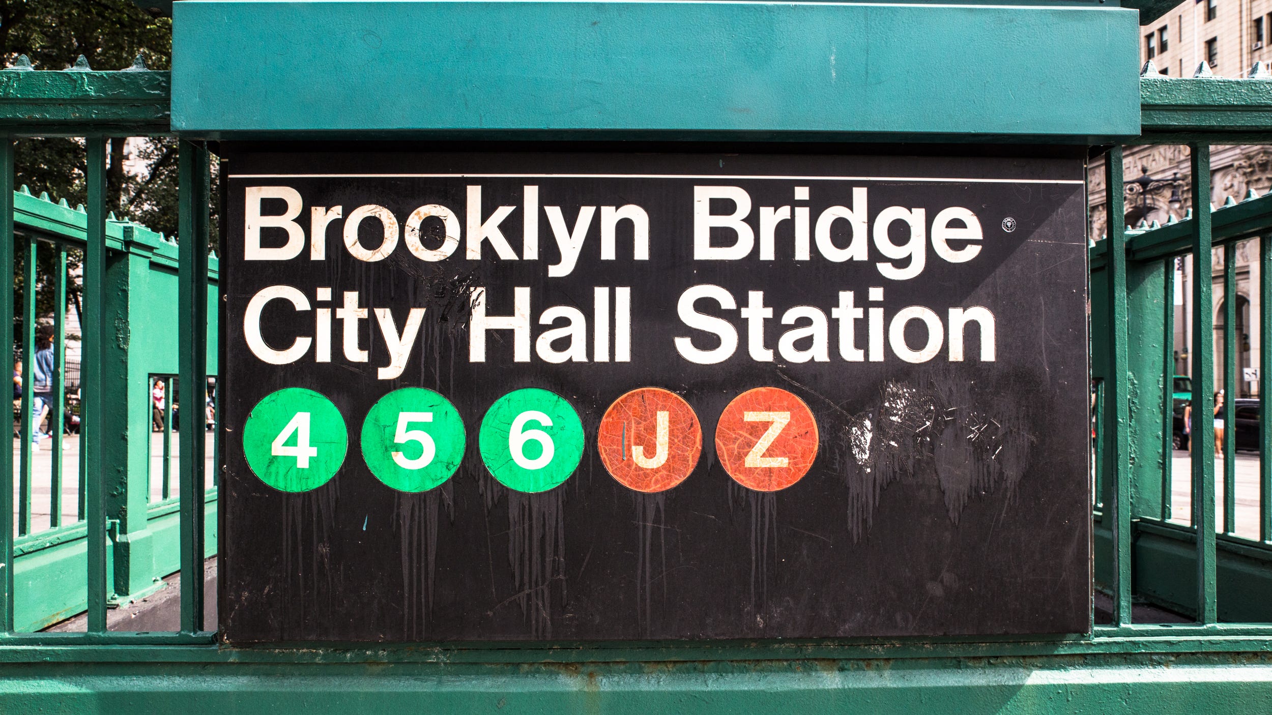 Good Samaritan stabbed trying to break up women's fight on subway train near City Hall