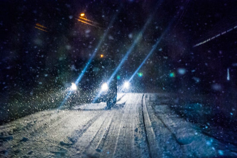 Chilly temperatures, heavy flurries and slippery roads are greeting Metro Detroiters on their morning commute after snow moved into the area overnight on Friday.