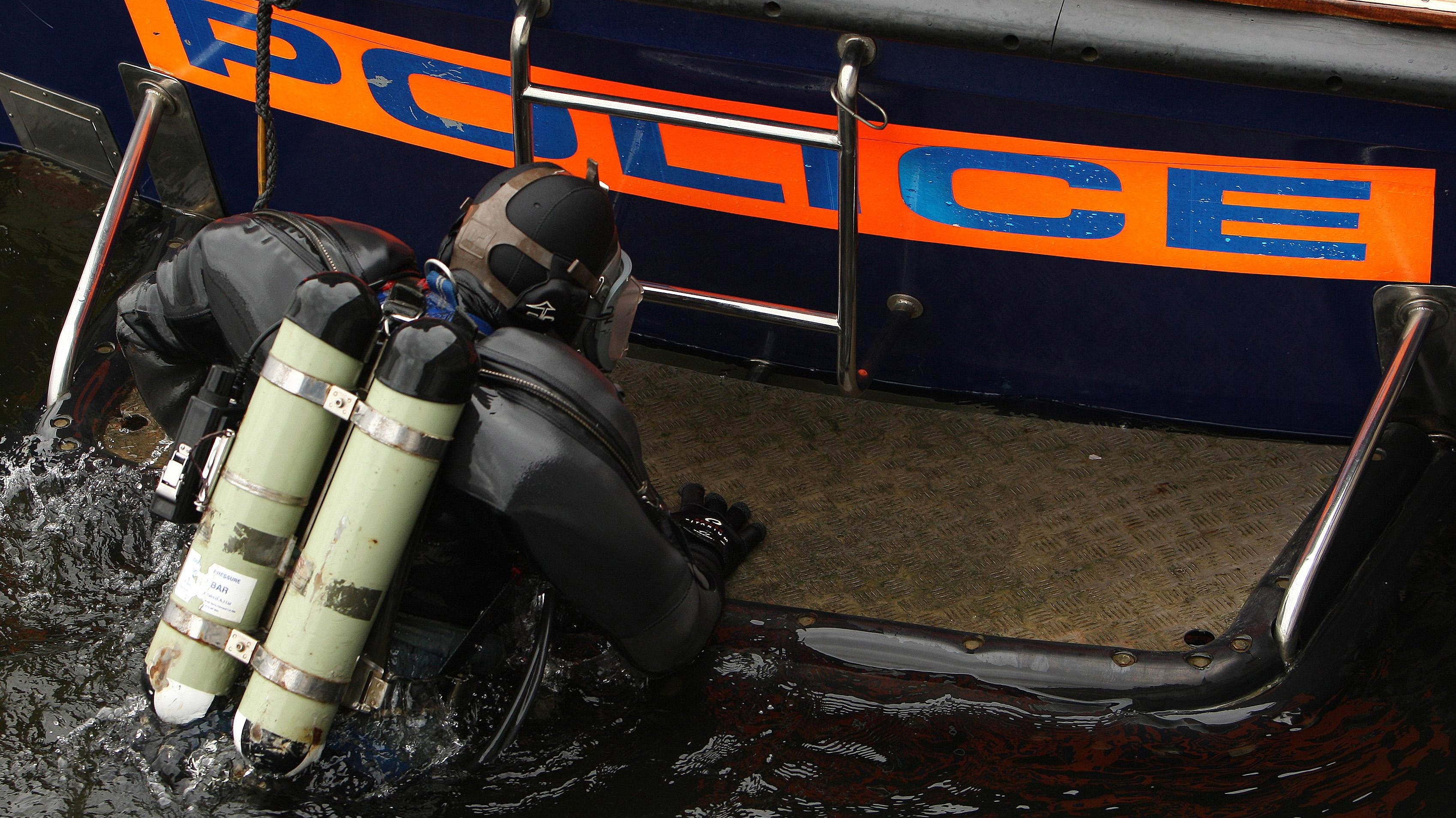 Divers searching Bloomfield Township lake for missing woman