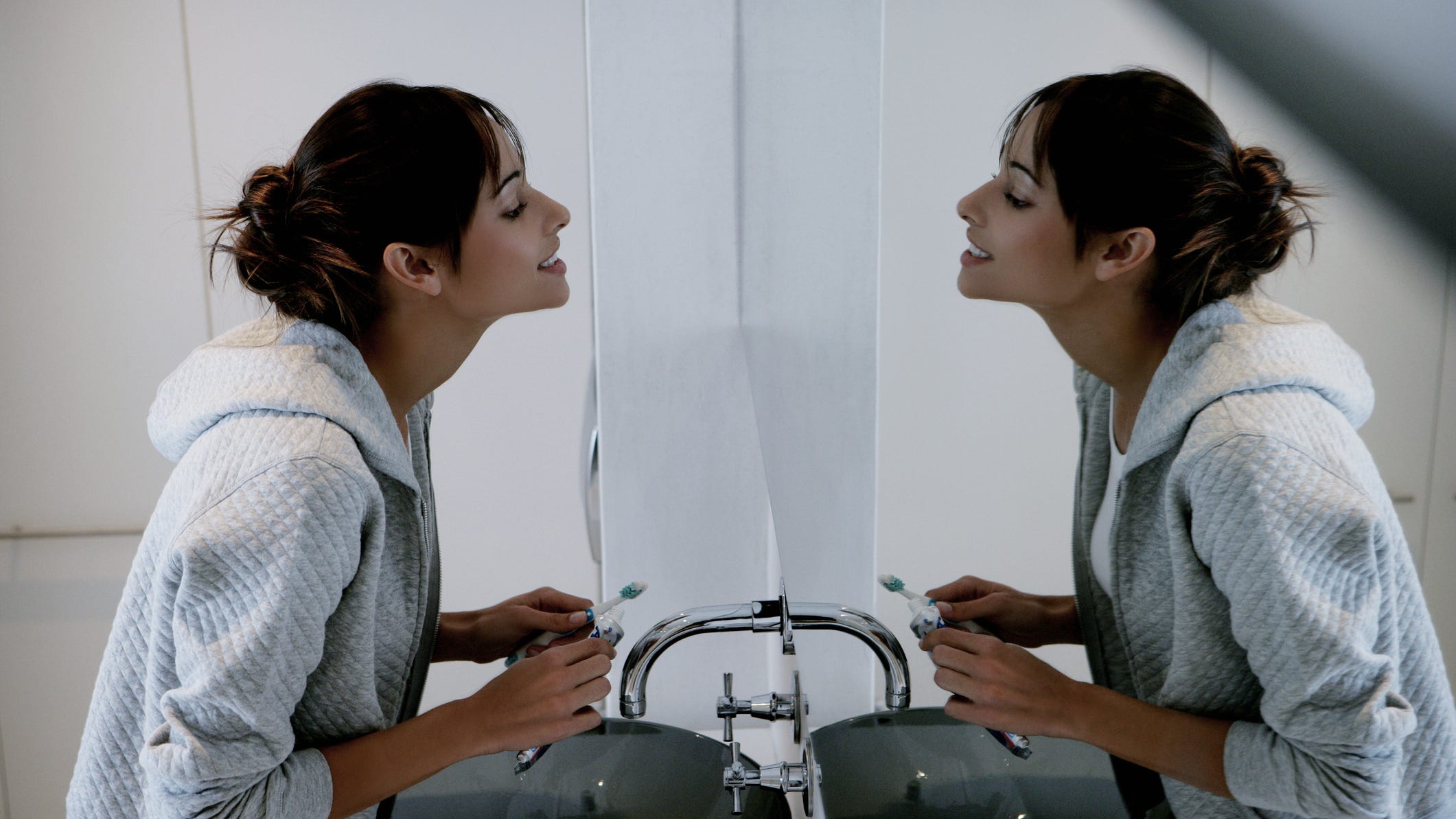 WATCH: Woman discovers hidden apartment behind her bathroom mirror