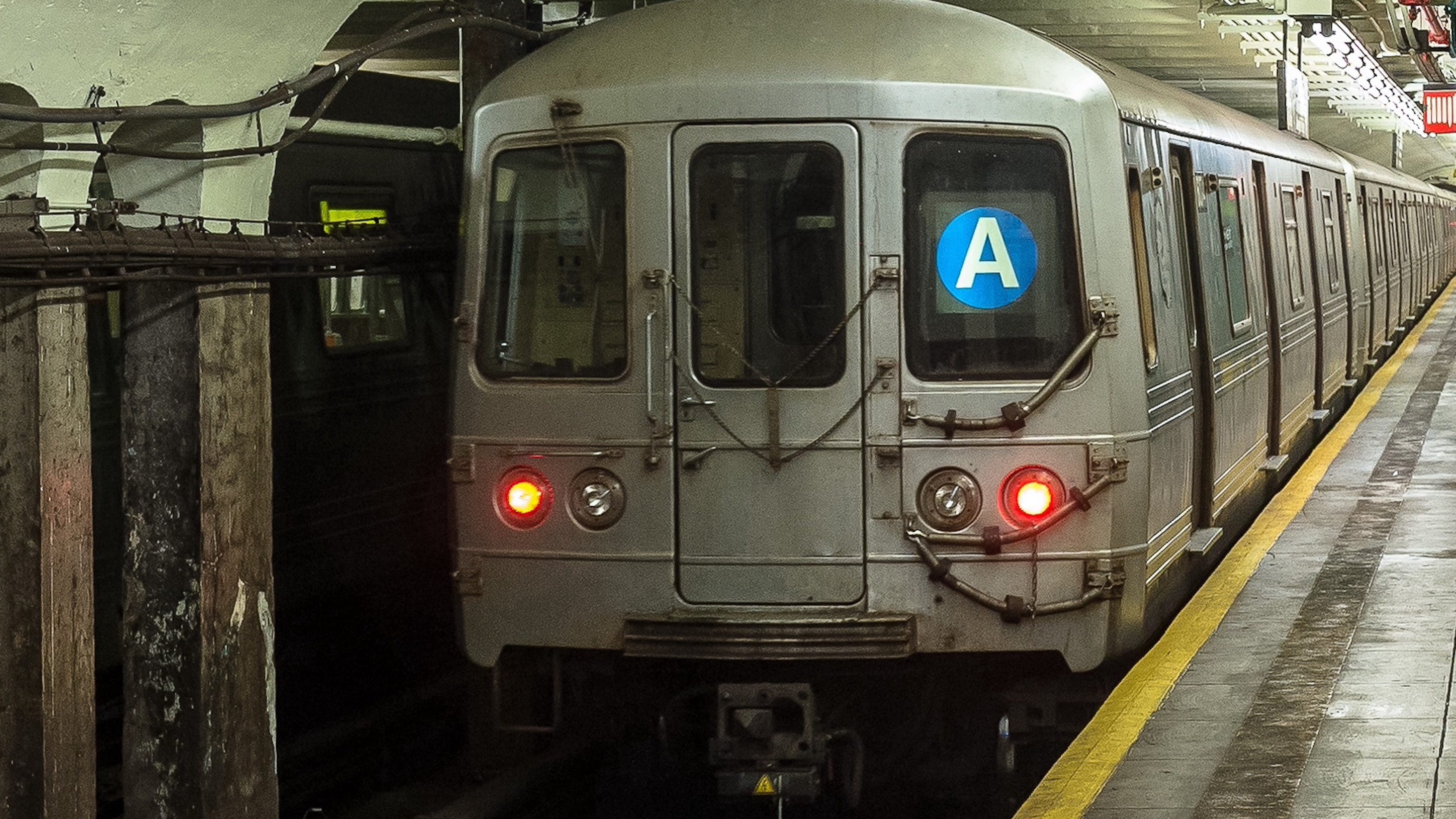 Man charged with murder after A line stabbings leave 2 dead; 500 NYPD officers deployed to subway
