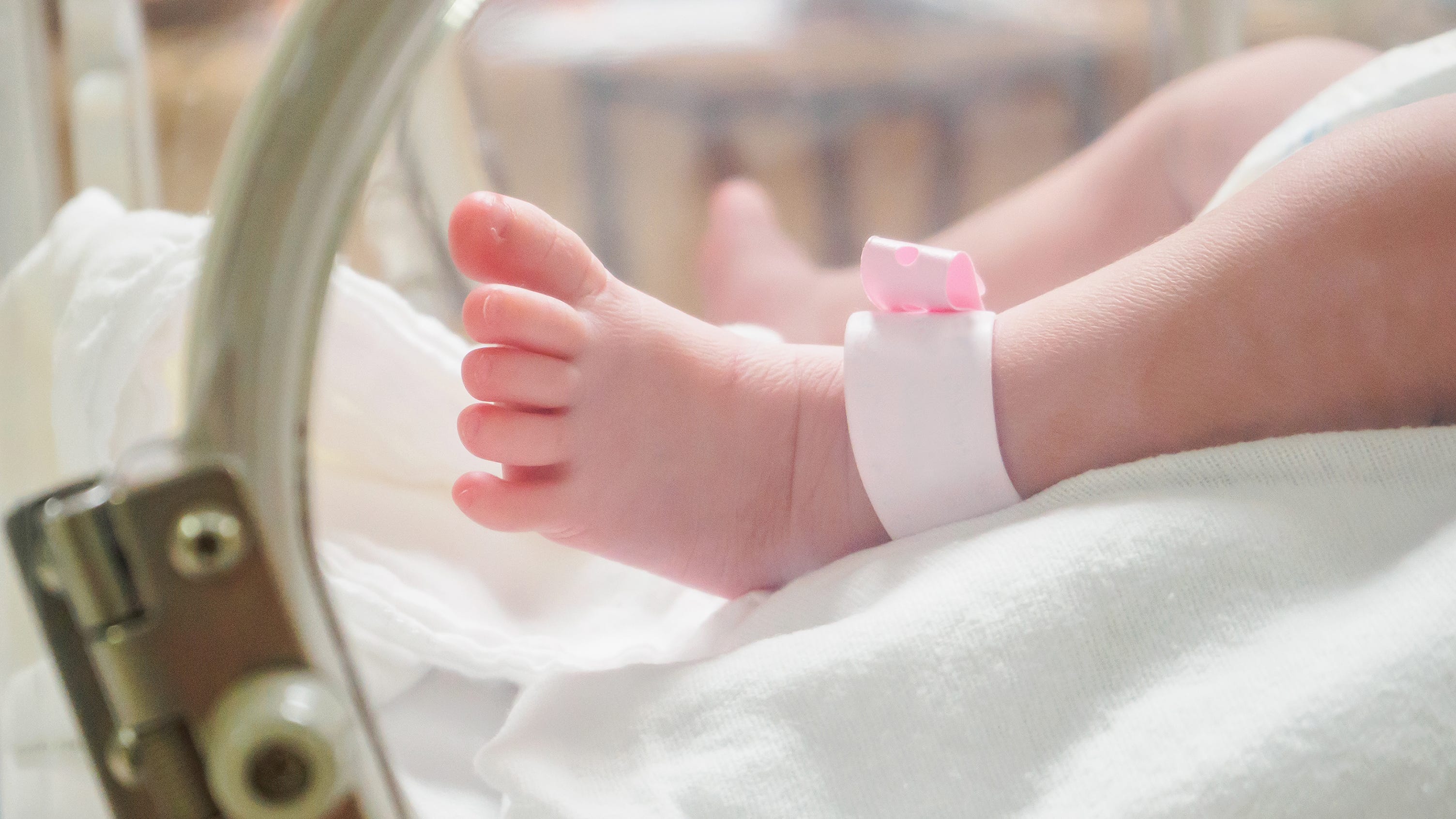 Couple settle ‘wrong baby' case with fertility clinic