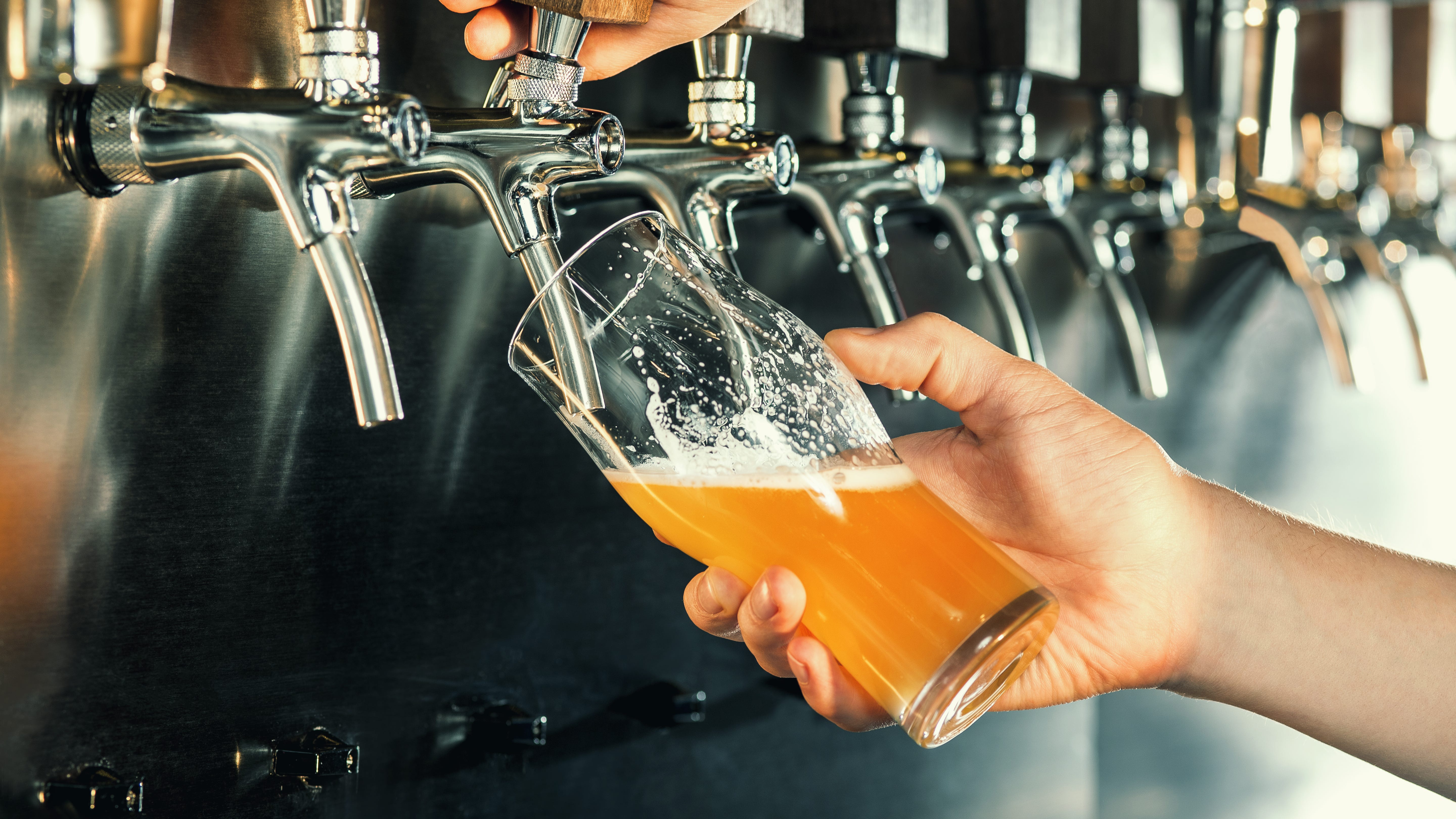 House bill may soon have Michiganders pouring their own drinks at bars