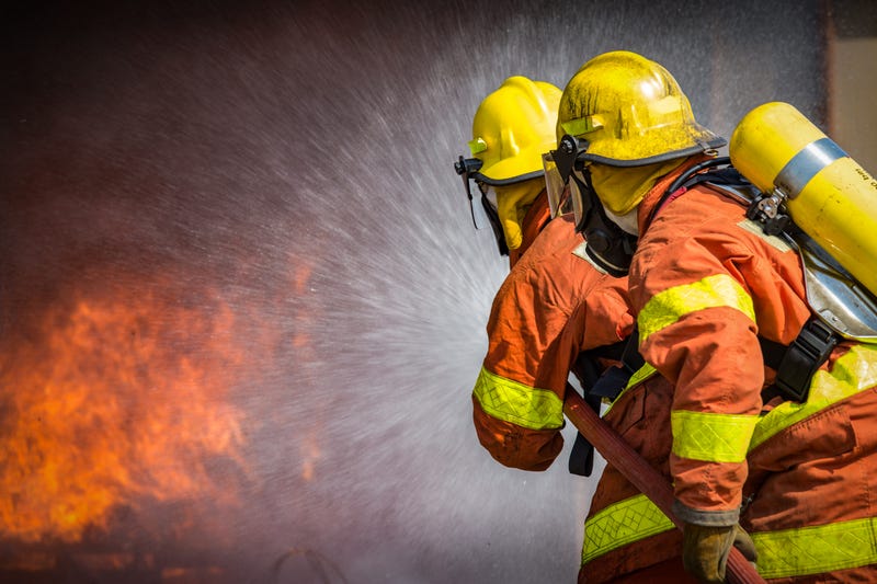 Fire at Charleston apartment complex displaces residents