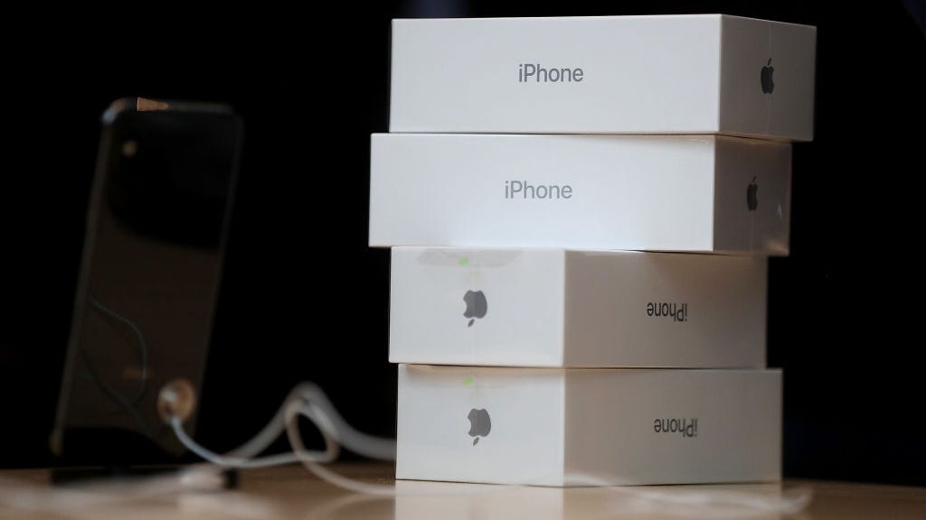 Lawsuit accuses Apple, Amazon of colluding to raise iPhone prices