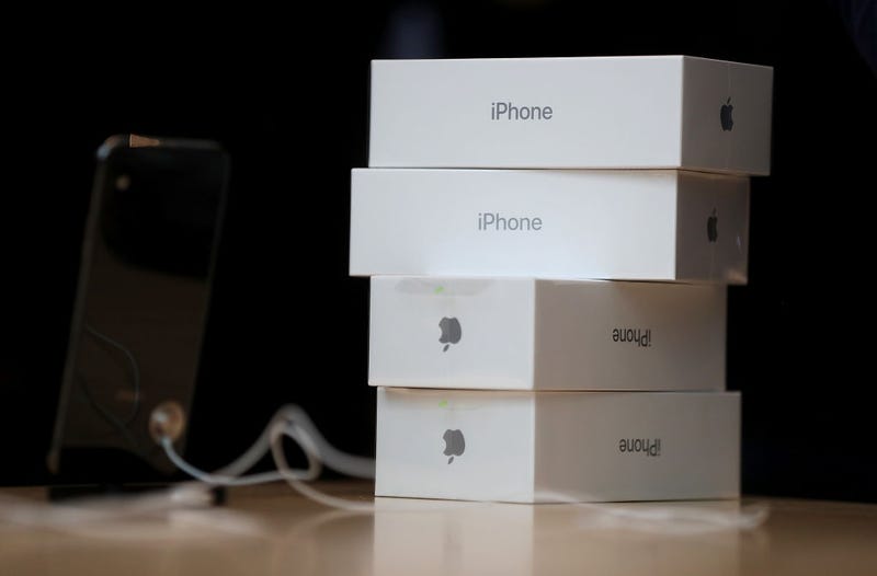 Lawsuit accuses Apple, Amazon of colluding to raise iPhone prices