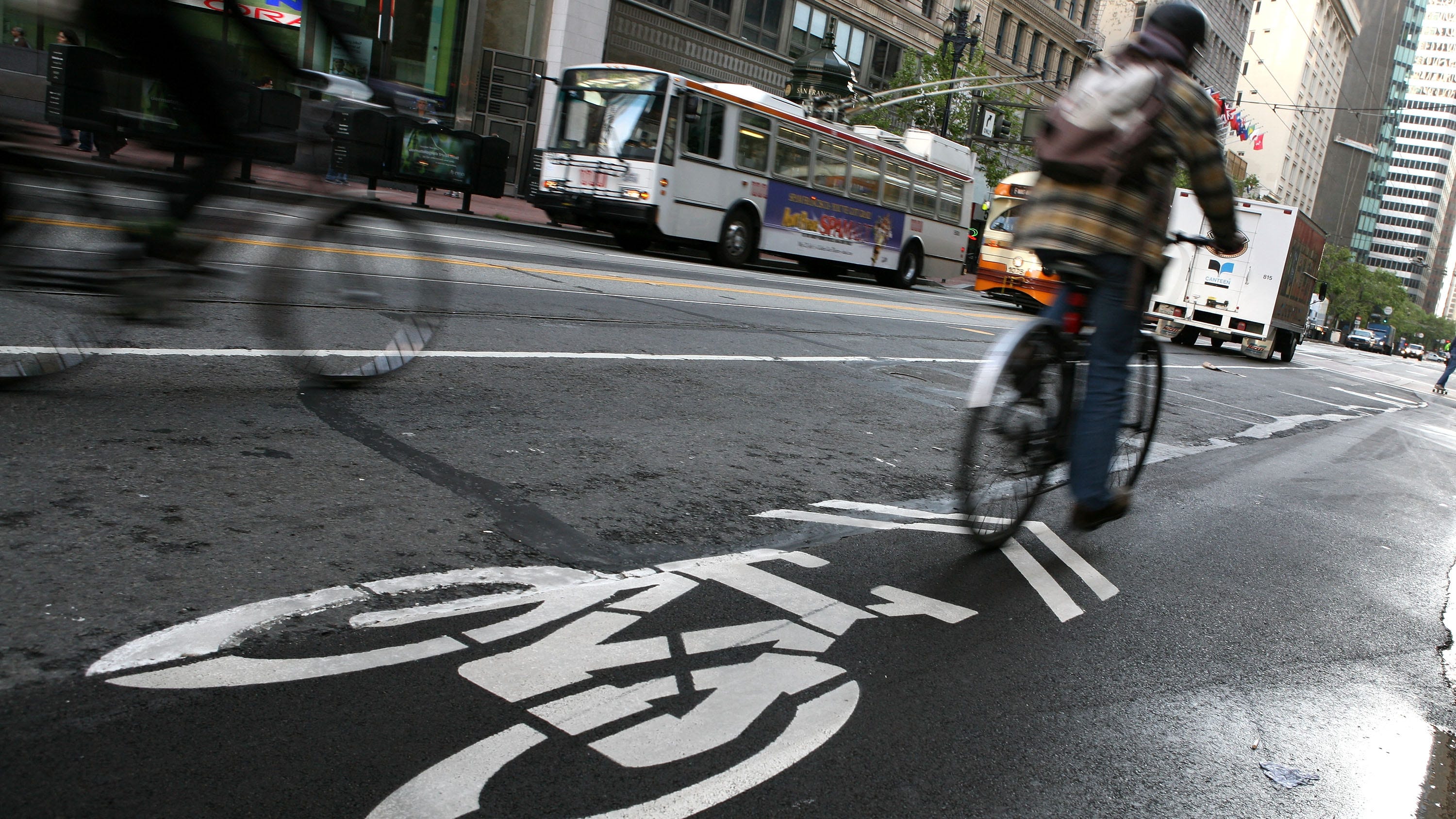 Proposal replaces vehicle lane with permanent bike lane on Bay Bridge