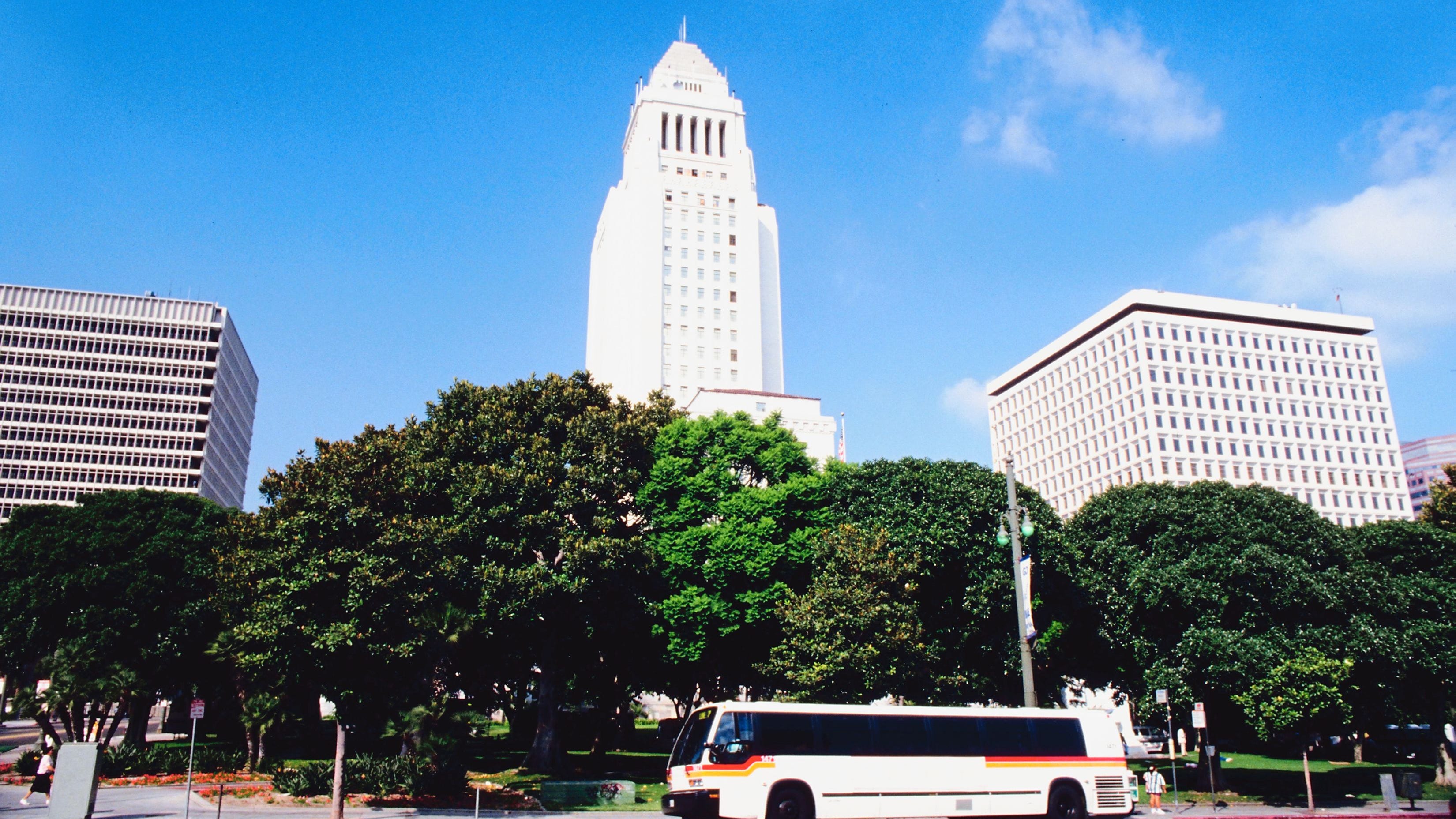 Third bus of migrants from Texas arrives in L.A.