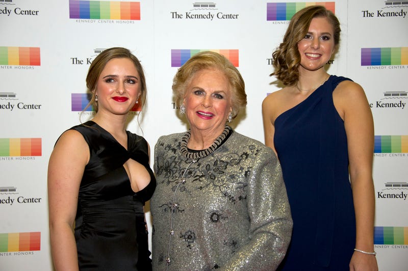 Jacqueline Mars with her granddaughters