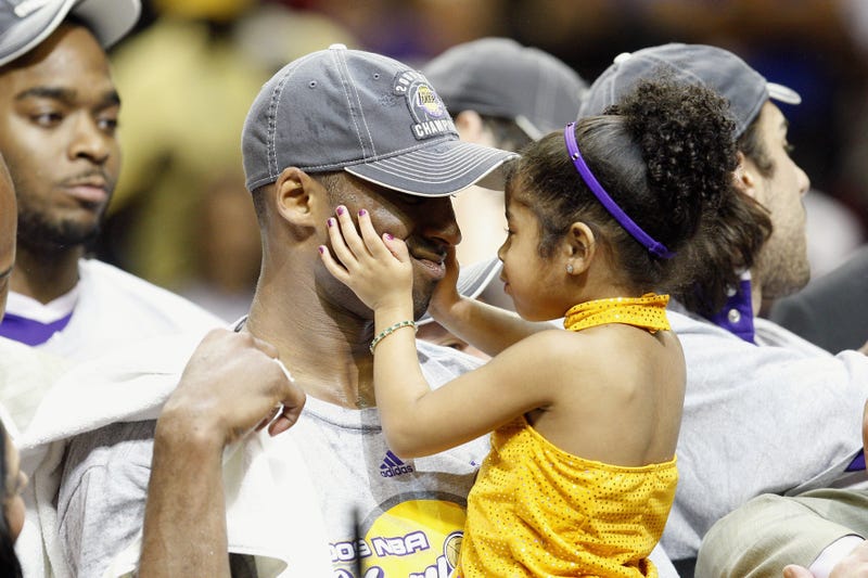 kobe bryant and daughter gianna celebrate lakers nba finals victory against orlando magic in 2009