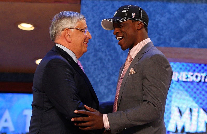 Johnny Flynn shakes David Stern's hand after the Timberwolves drafted him.