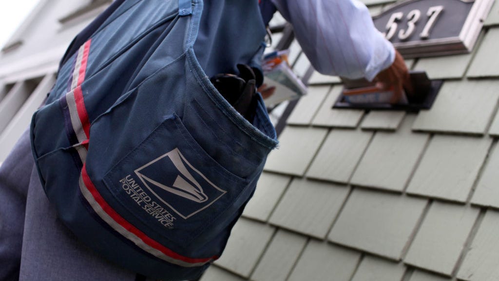 USPS mail carriers stole over 1K credit cards from New Yorkers’ mail: DA