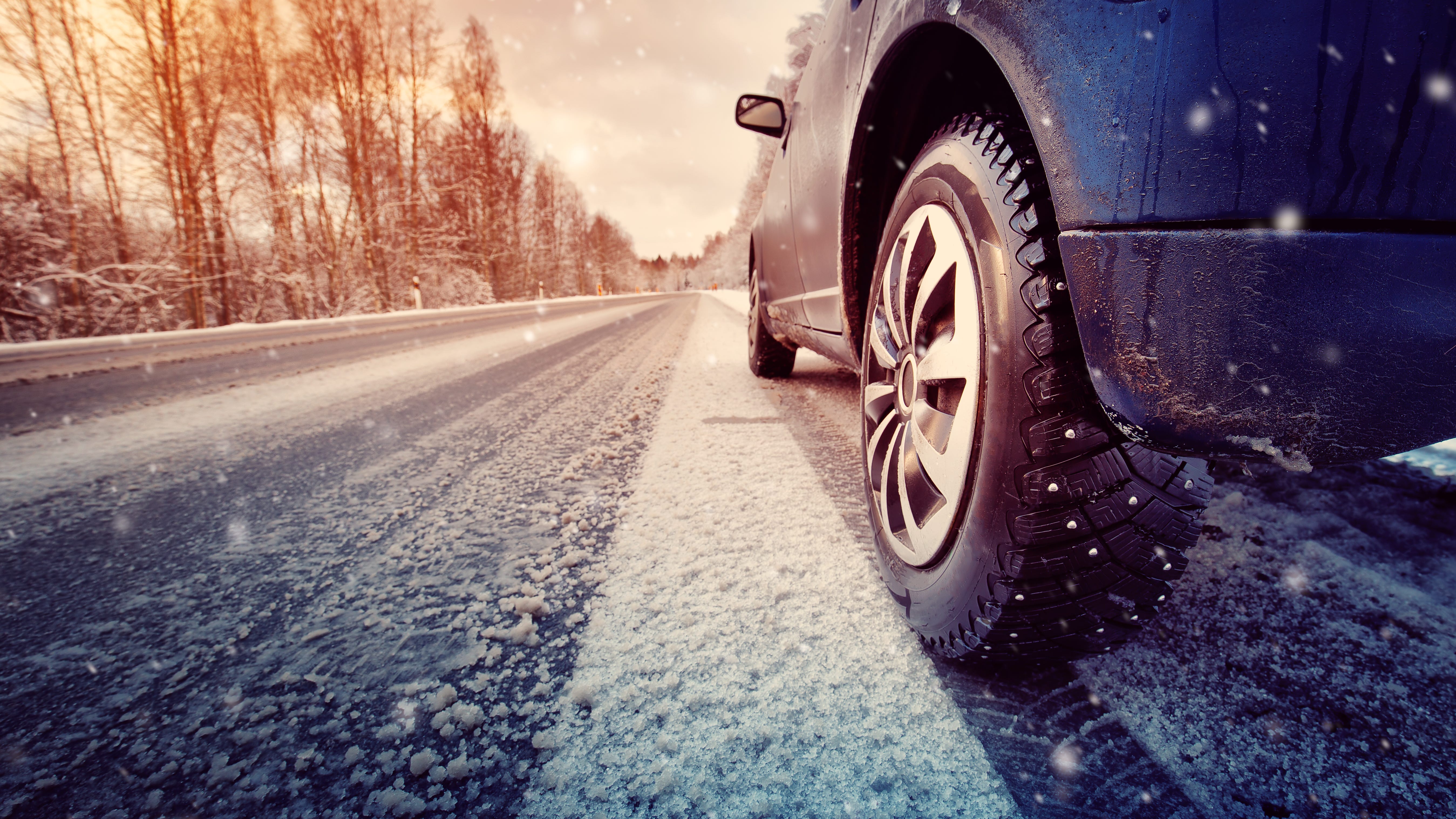 More than 30 cars involved in I-696 pile-up crash as Mid-March snow hits Metro Detroit