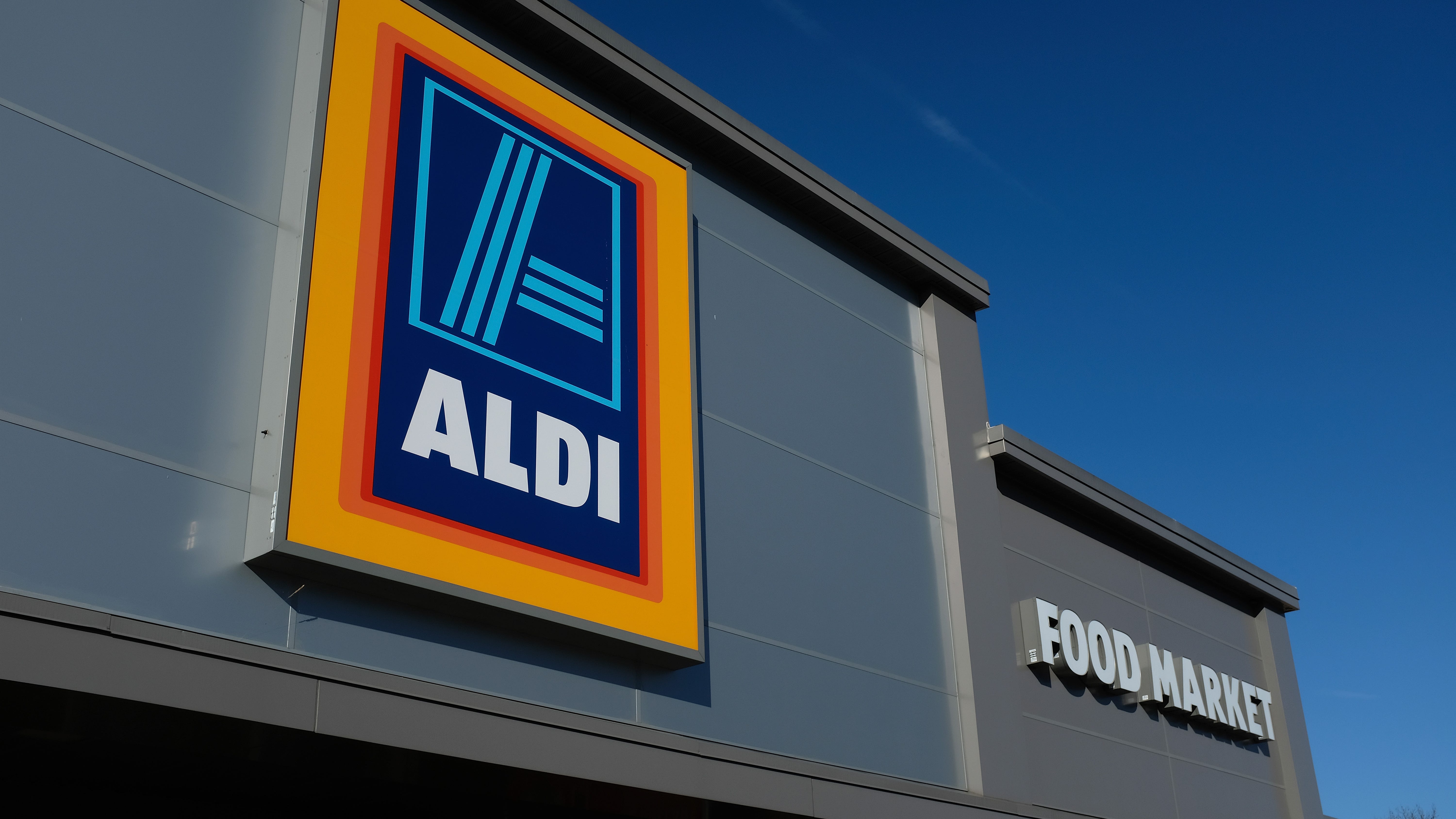 Auburn Gresham's Aldi closes, 2nd grocery store on South Side to shut its doors in as many months