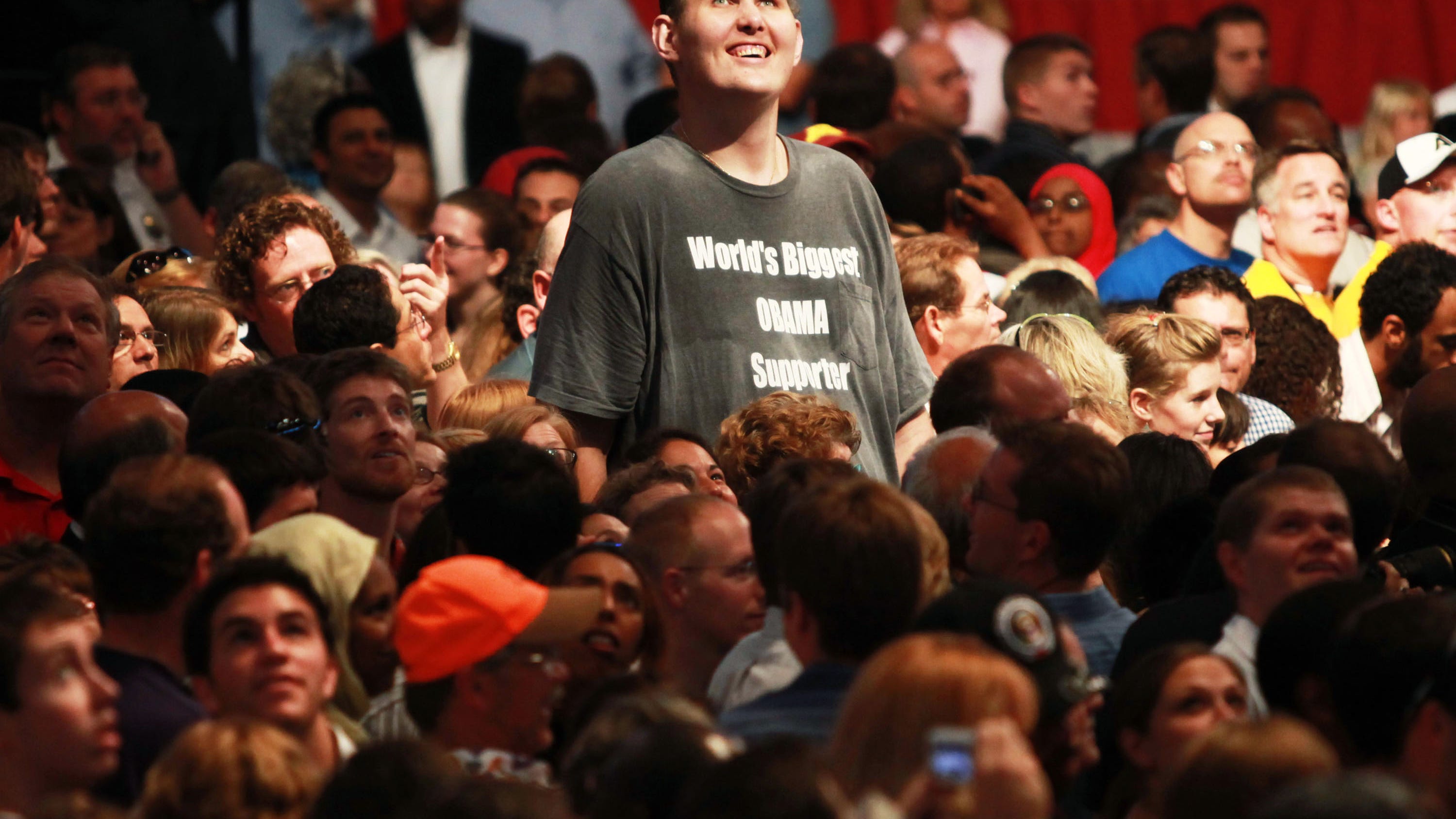 Tallest man in the United States, Igor Vovkovinskiy, dies at 38 in Minnesota