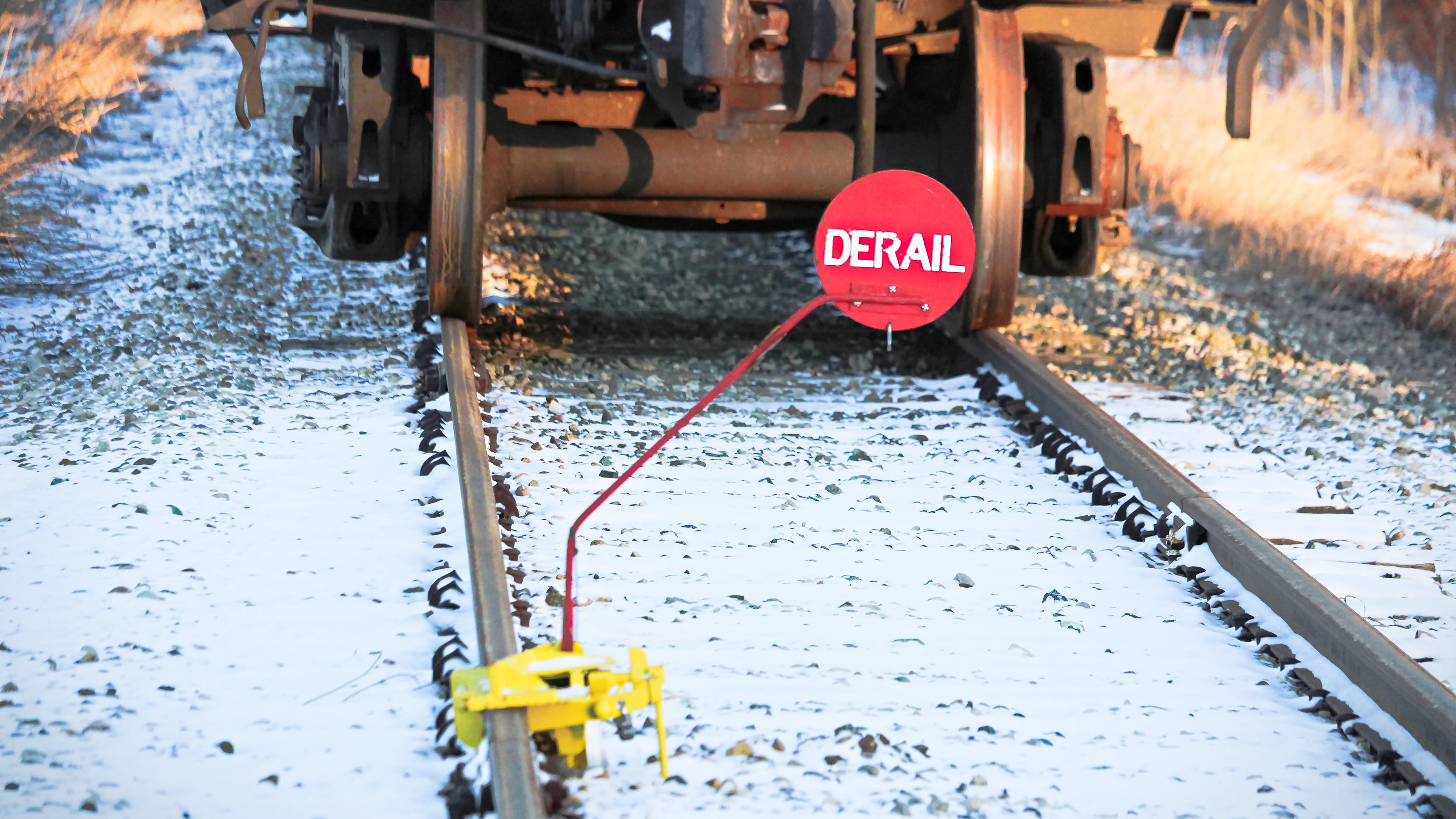WATCH: Large trail derailment in Kansas City caught on camera