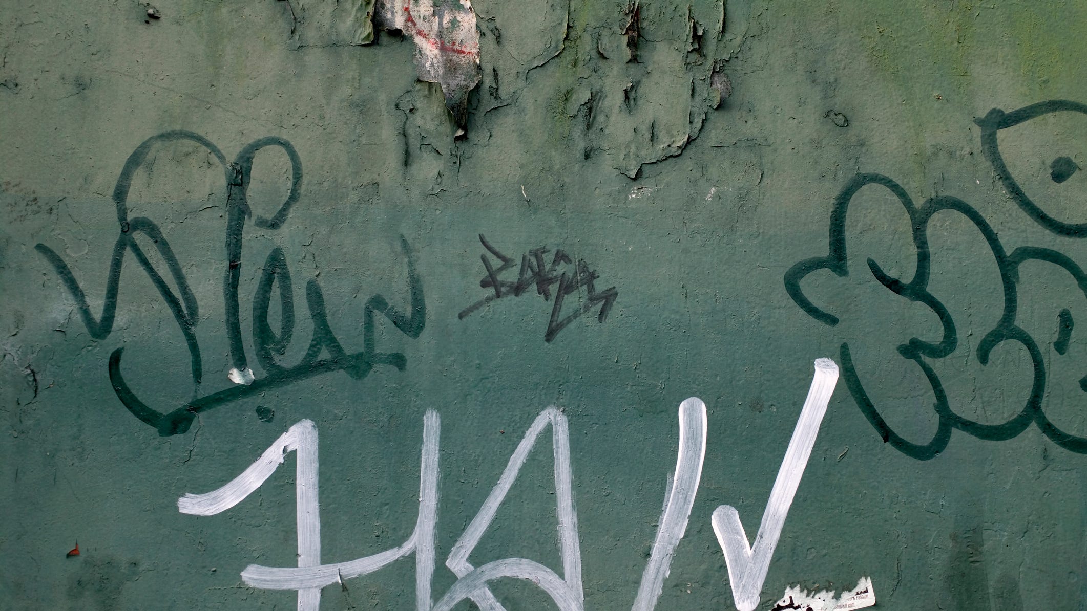 San Francisco bar employee called out for allegedly shoving young female tagger