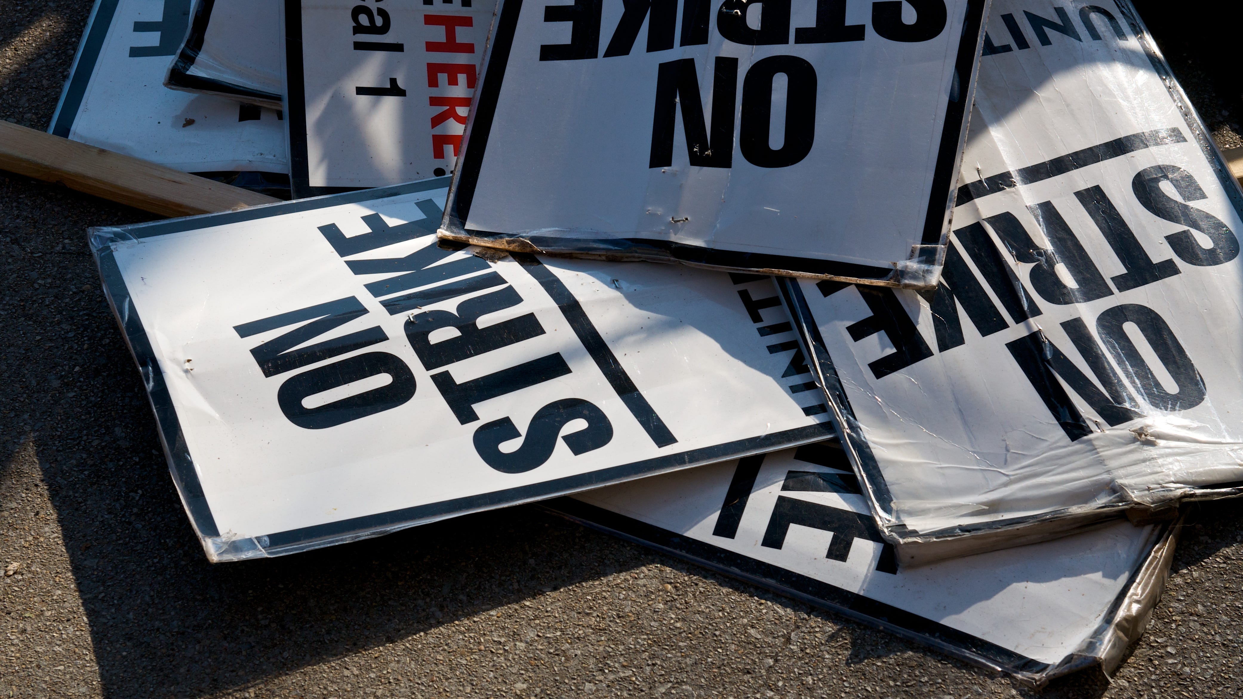 About 200 Loretto Hospital workers threaten to go on strike