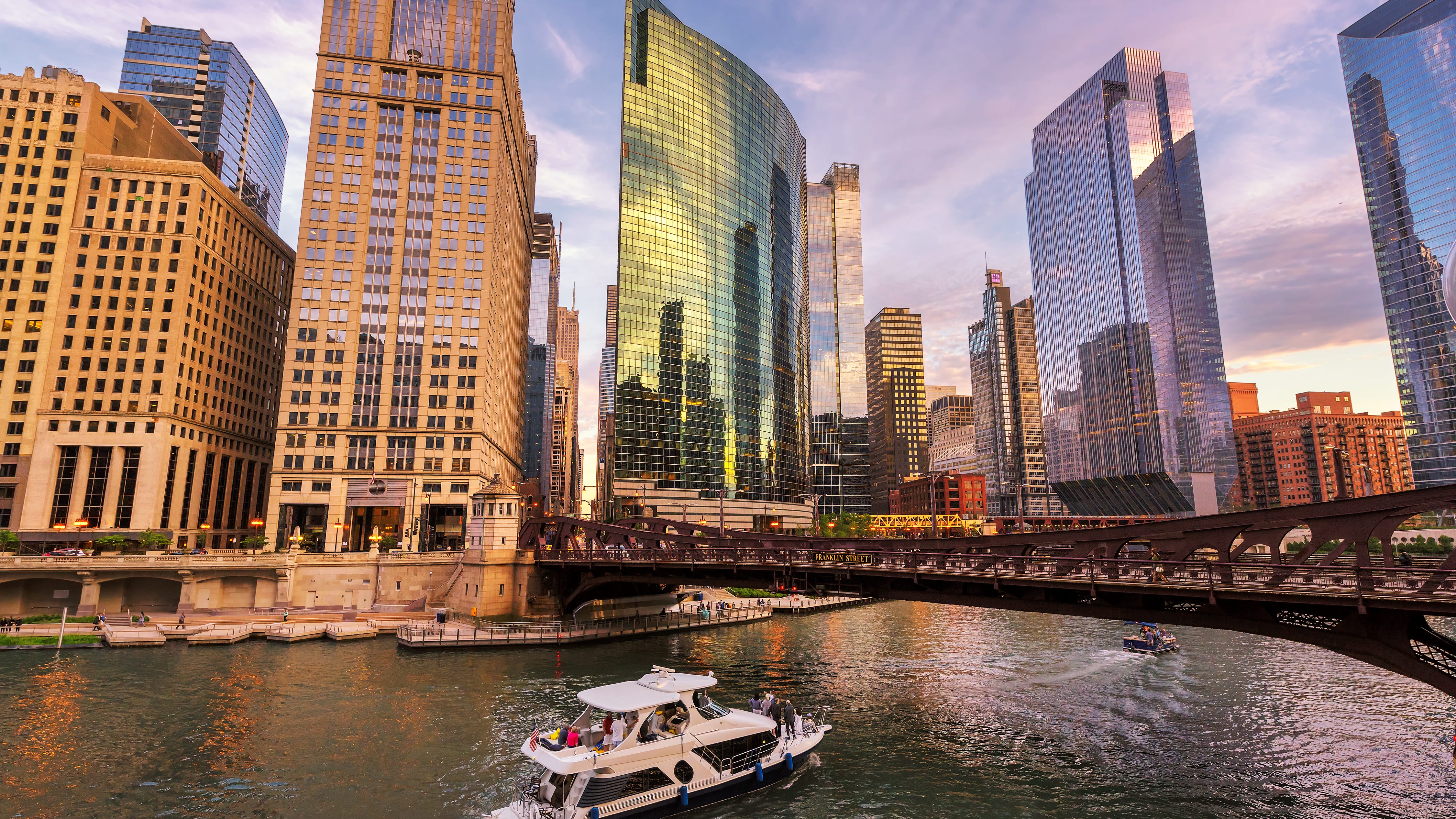 Autumn is here: Bridge lifts start along Chicago River for boats