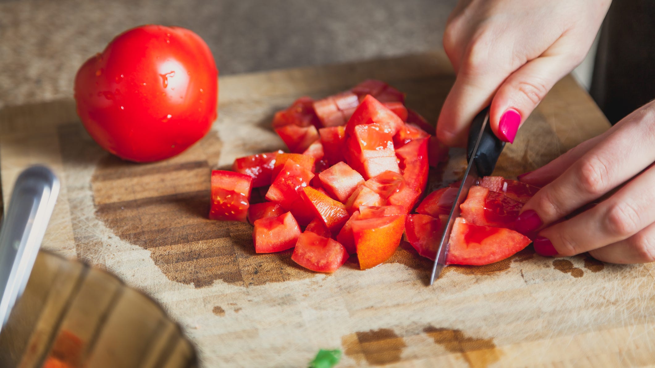 Woman complains because neighbor is chopping tomatoes too loud
