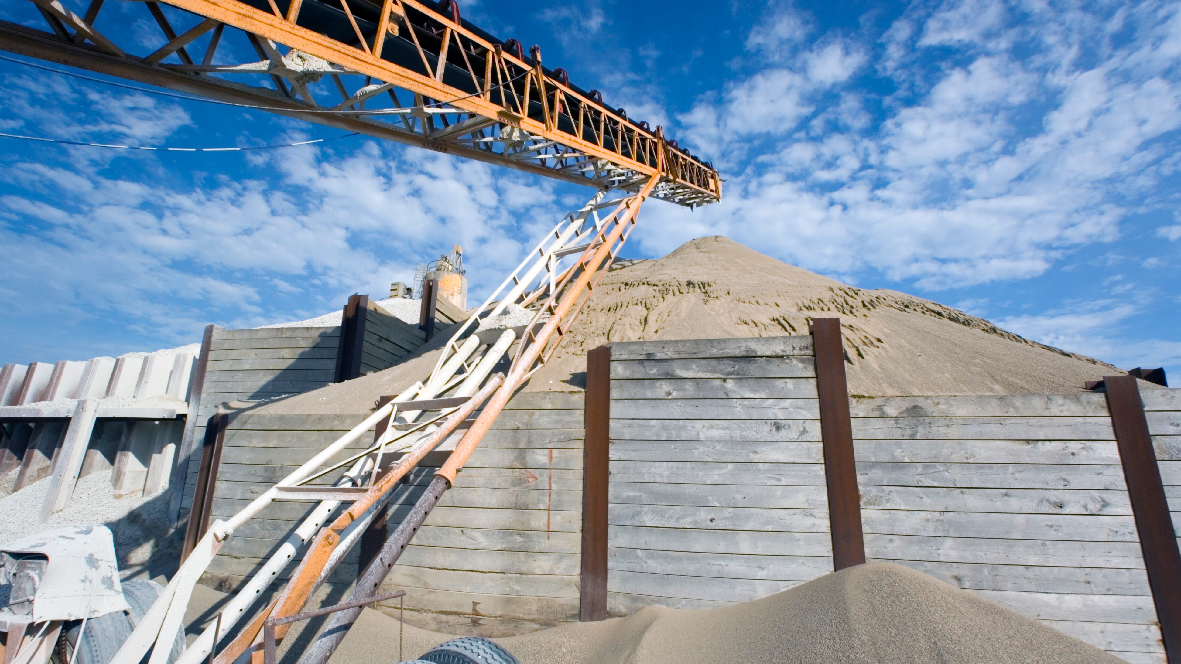 Heavy equipment operators continue strike at northern Illinois quarries as negotiations stall