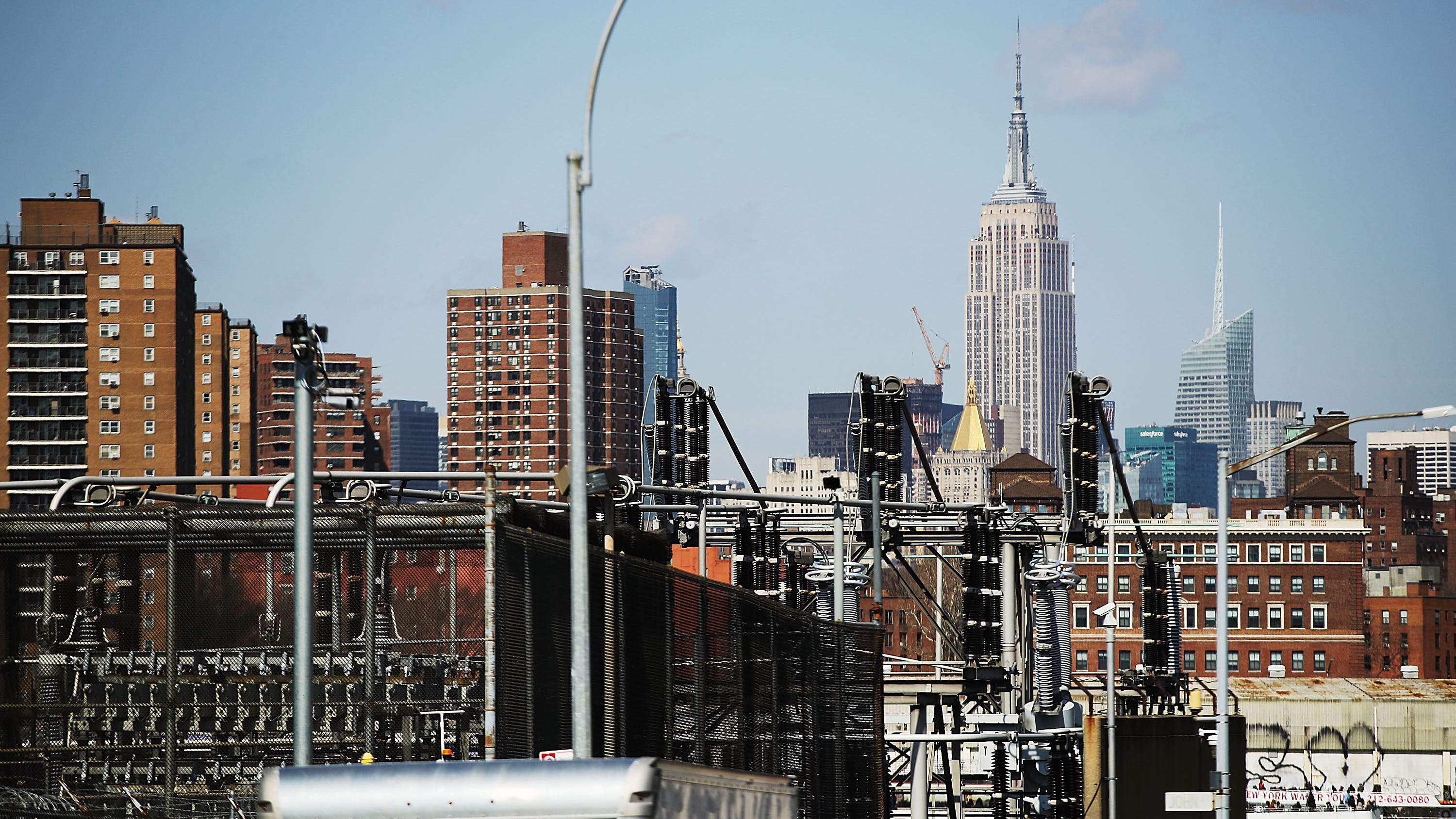Con Ed asks Manhattan, Queens customers to conserve energy as crews make repairs amid heat wave