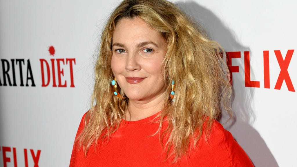 Drew Barrymore resurrects her iconic 'Scream' character in hilarious new skit