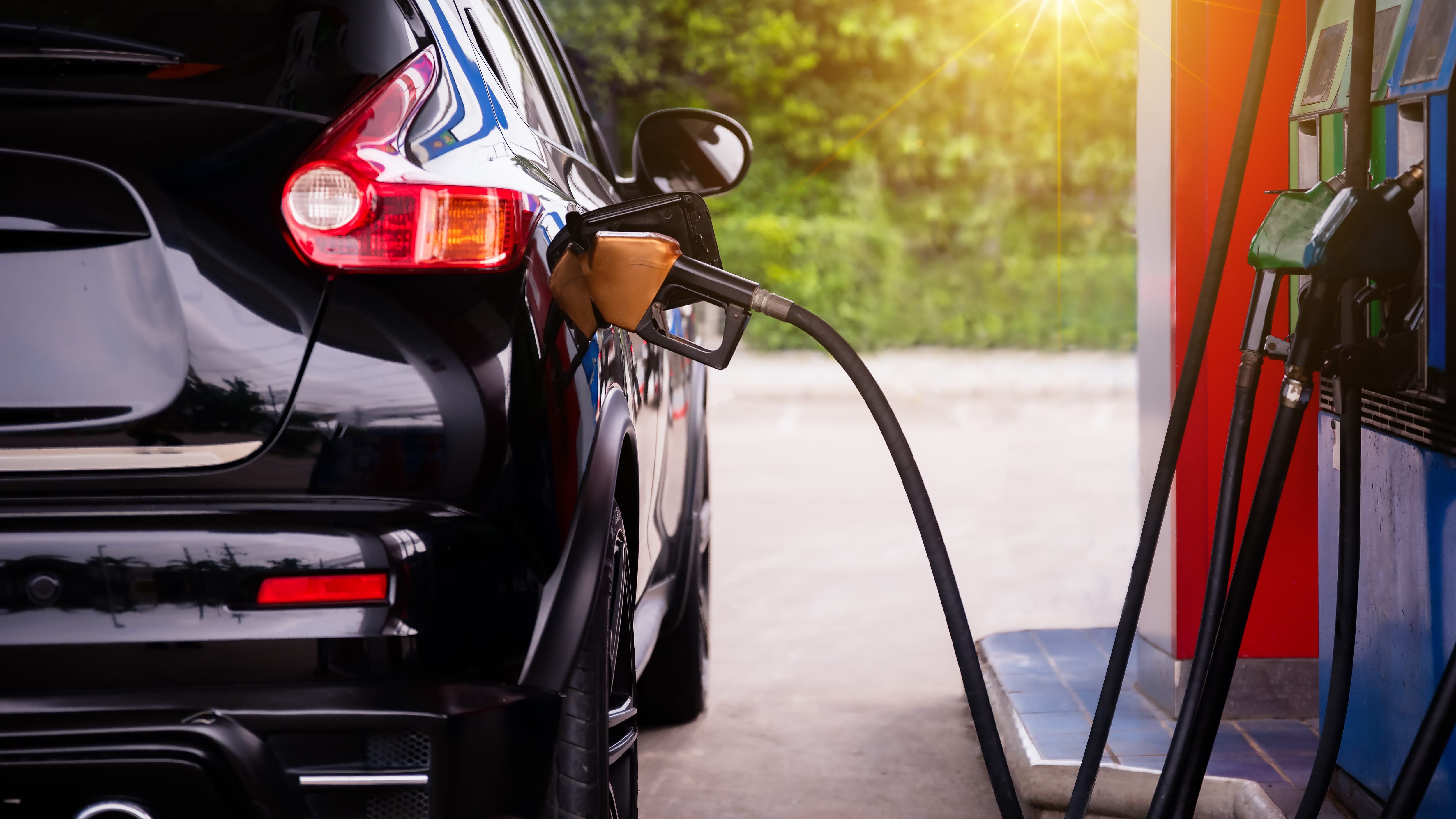Chicago gas prices fell nearly 40 cents over past month, could drop 75 cents more: Analyst