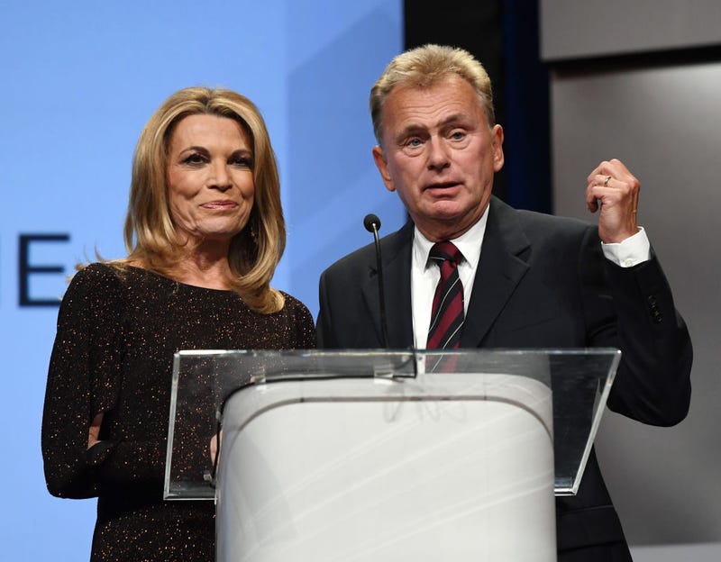  "Wheel of Fortune" hostess Vanna White (L) and host Pat Sajak
