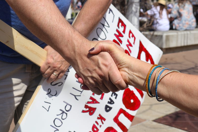 Negotiations with Sycamore school district to resume Thursday after teachers protest working without contracts since July