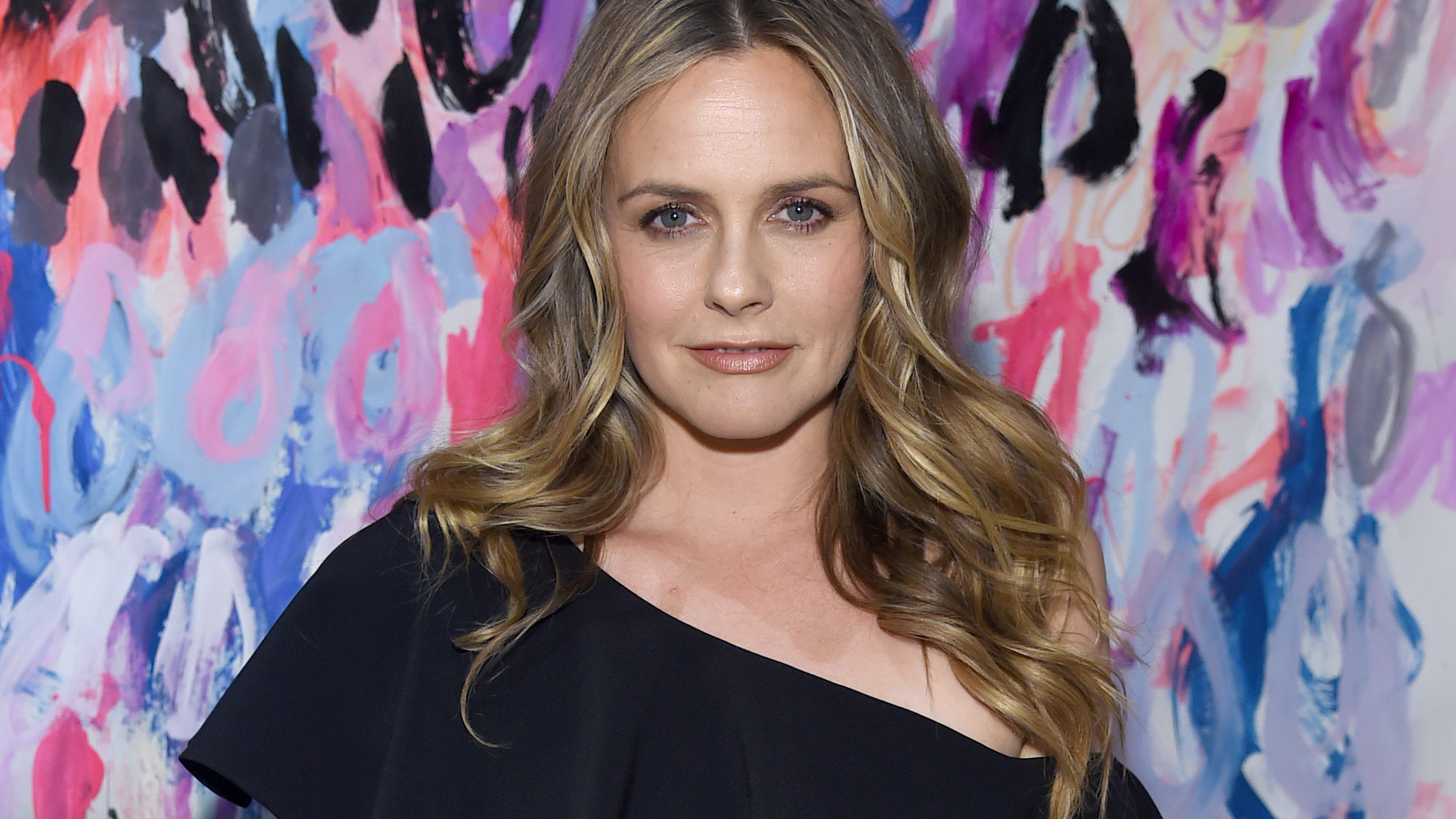 Alicia Silverstone reenacts classic 'Clueless' scene with her son for film’s 26th anniversary