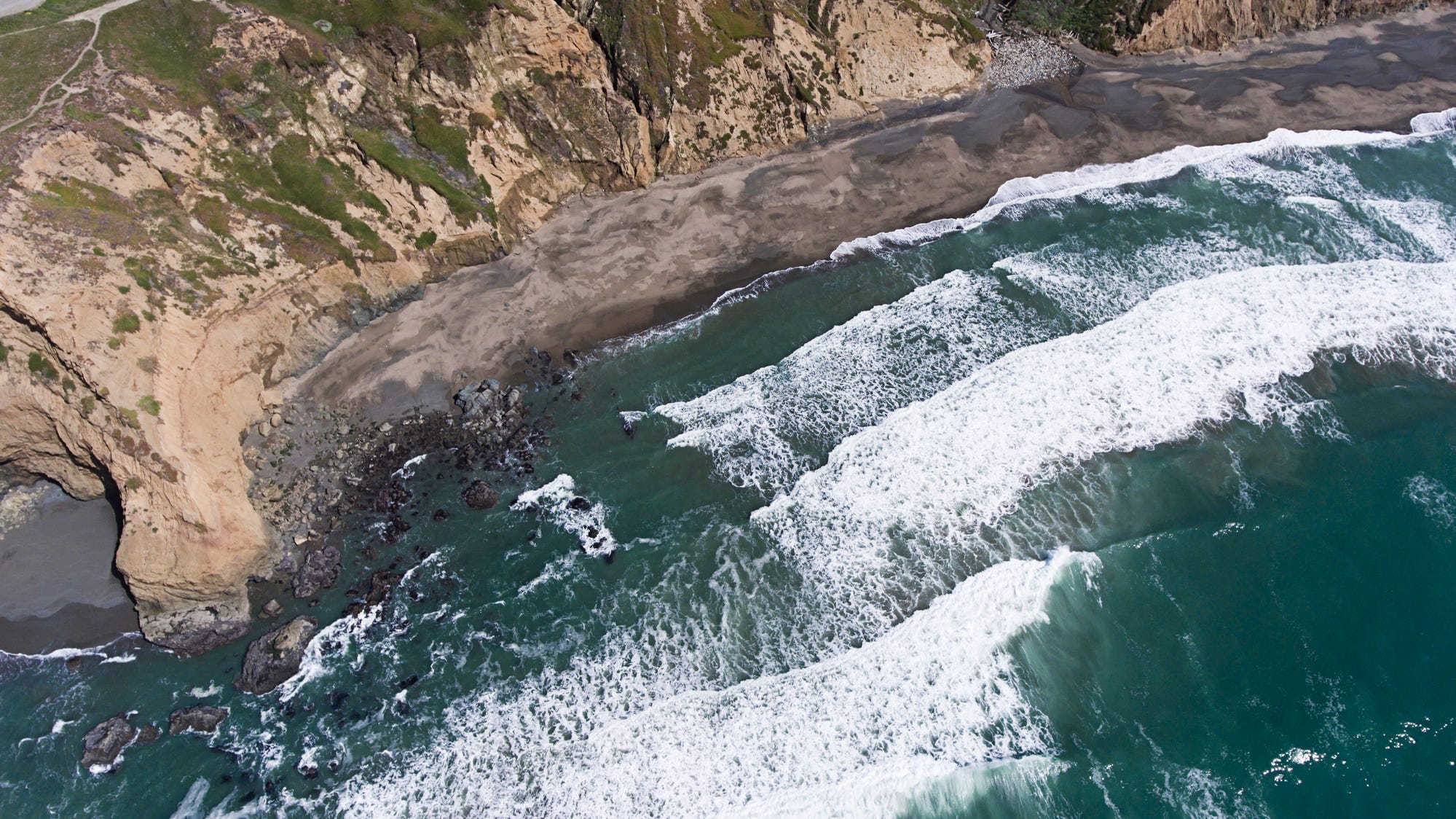 VIDEO: CHP officers rescue man clinging to 500 foot cliff in Daly City