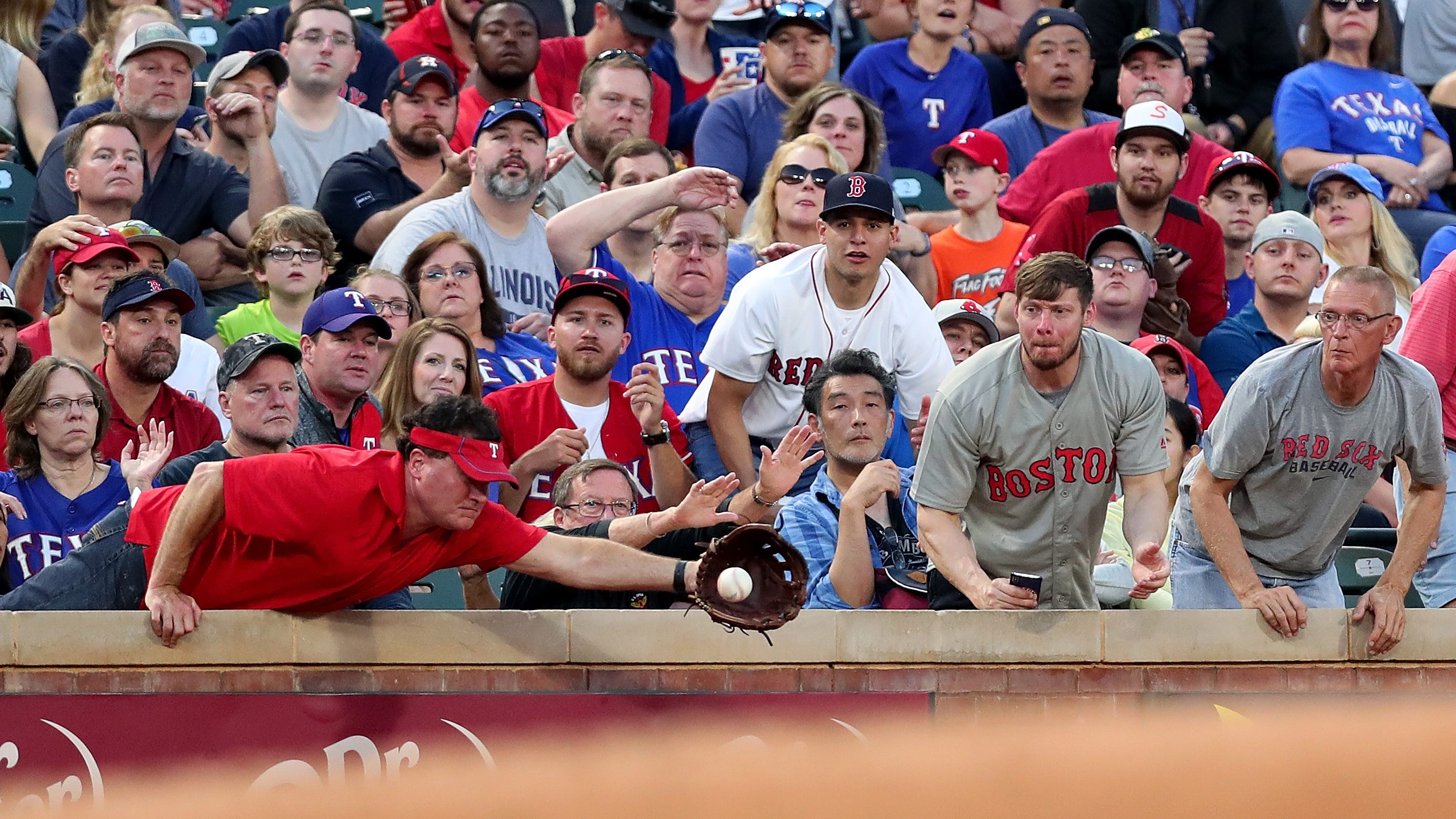 Texas Rangers to allow max capacity on opening day