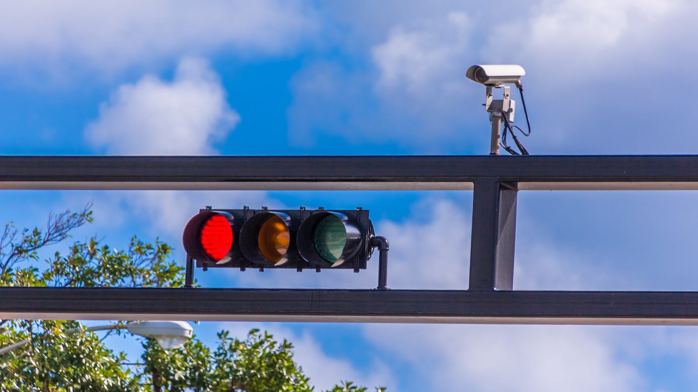 Bill would prevent New Jersey drivers from getting out-of-state red light tickets
