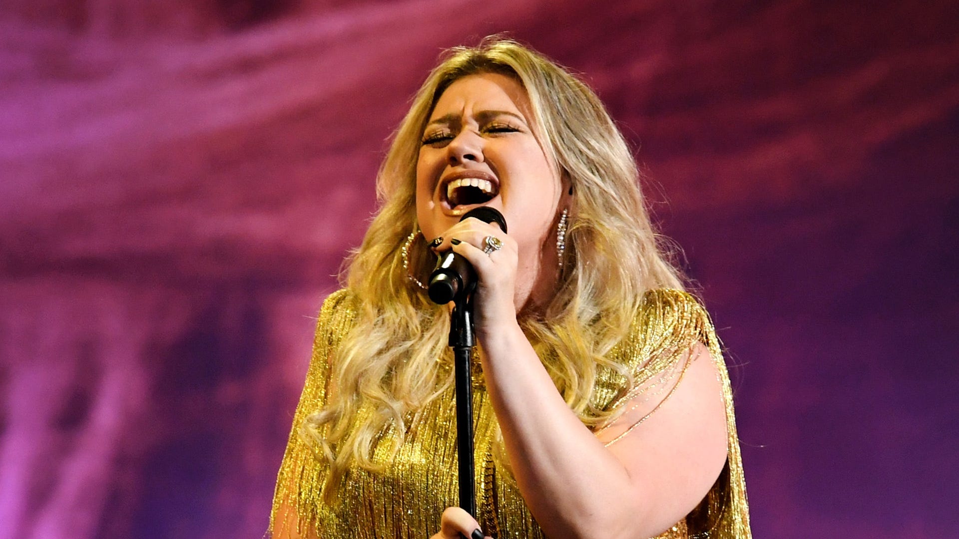 Kelly Clarkson's take on Whitesnake's 'Here I Go Again' is the energy we need